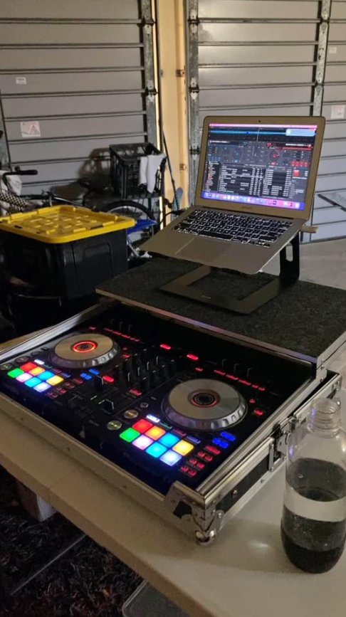 Used Pioneer DJ Pioneer DDJ SR2 DJ - Sweetwater's Gear Exchange