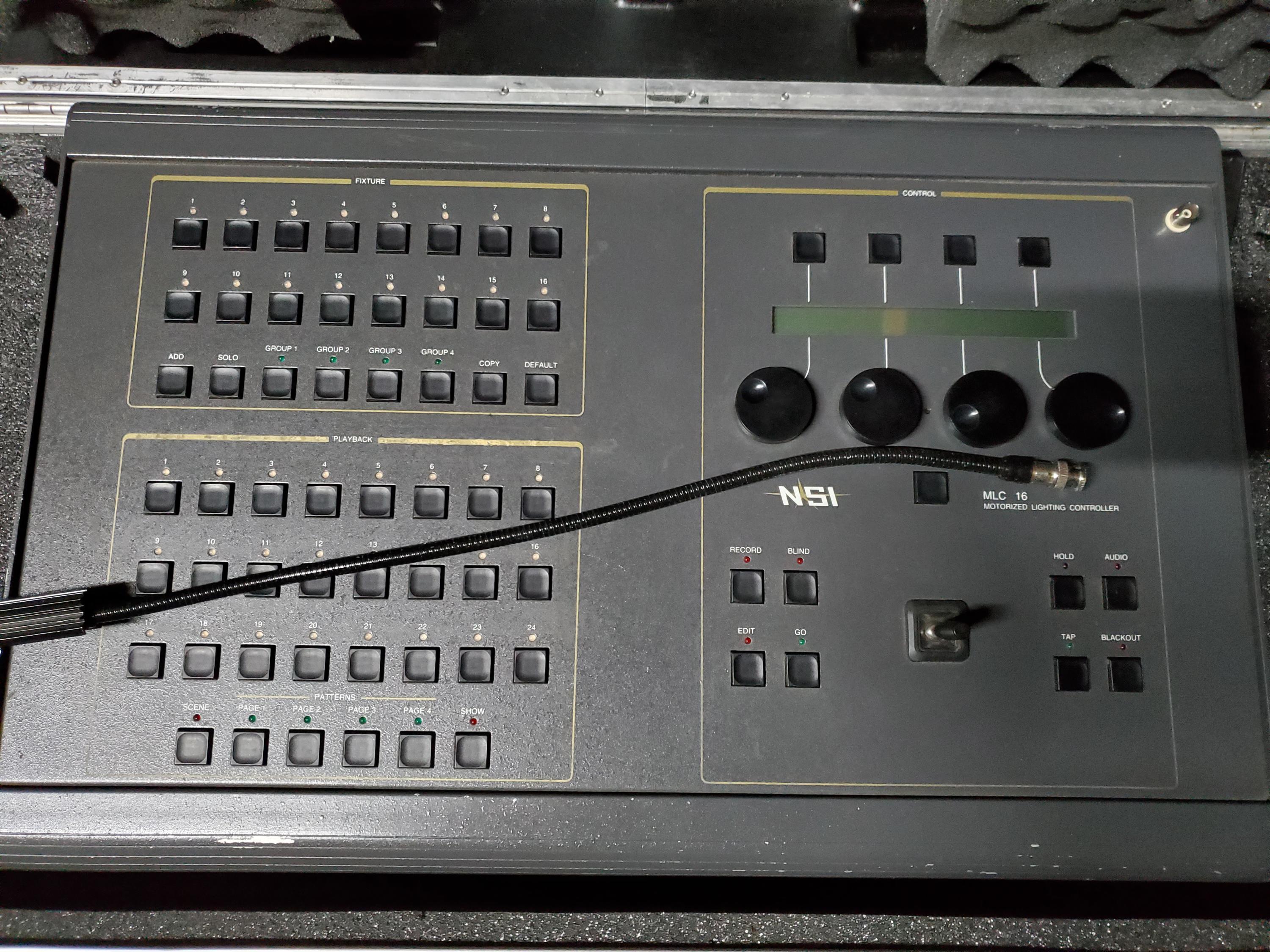 LEVITON MC7532　照明制御器　DMXコントローラー　XZ3948 LEVITON MC7532 照明制御器 DMXコントローラー XZ3948 - メルカリ