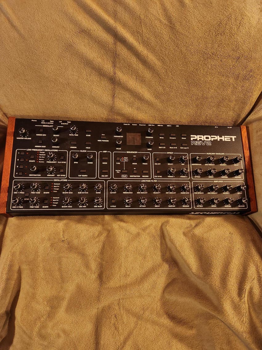 sequential prophet rev2 16 voice polyphonic analog synthesizer module