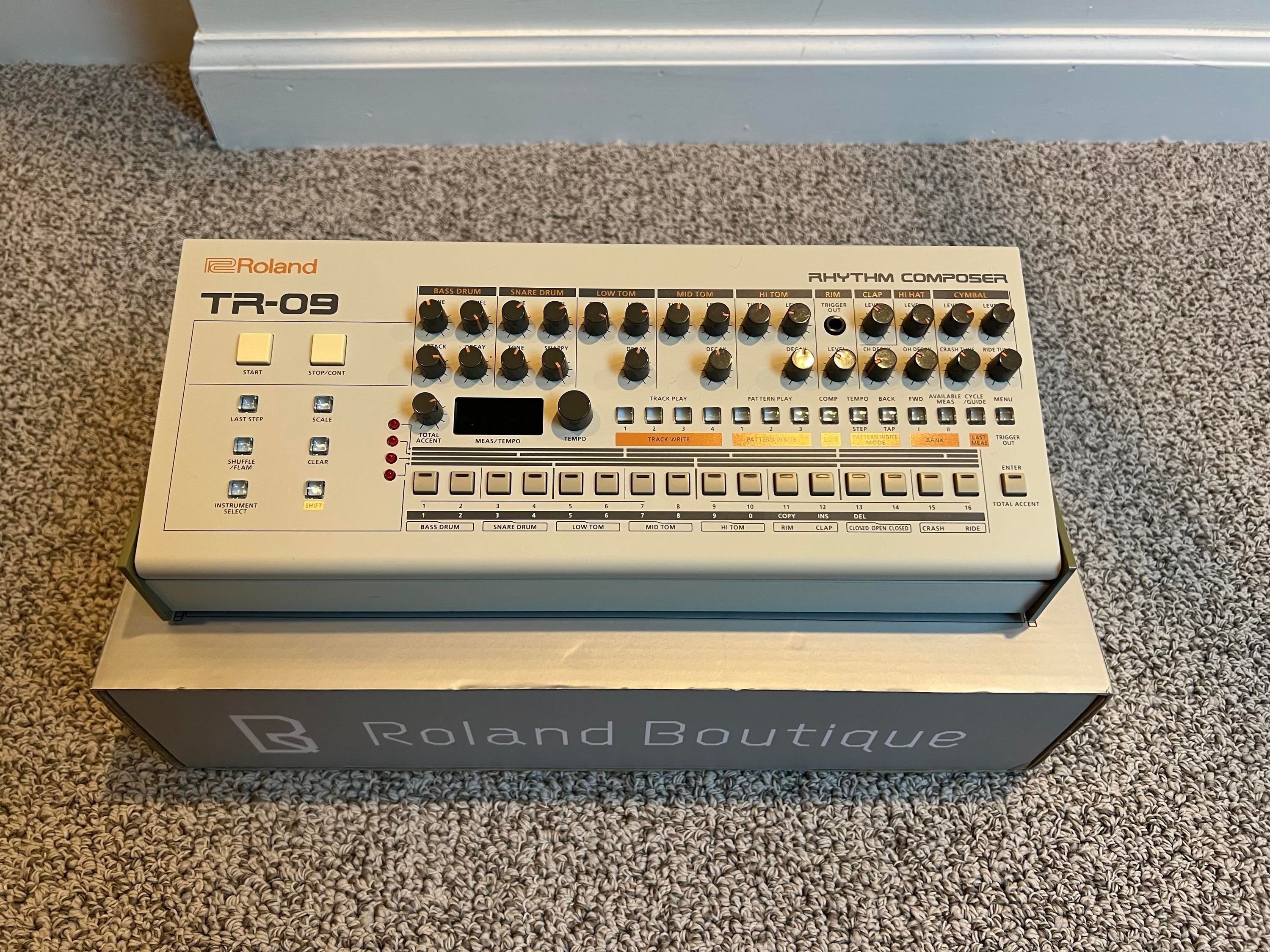 Used Roland TR-09 Rhythm Composer - Sweetwater's Gear Exchange