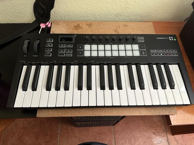 Used Novation Launchkey 37 MK3 37-key - Sweetwater's Gear Exchange