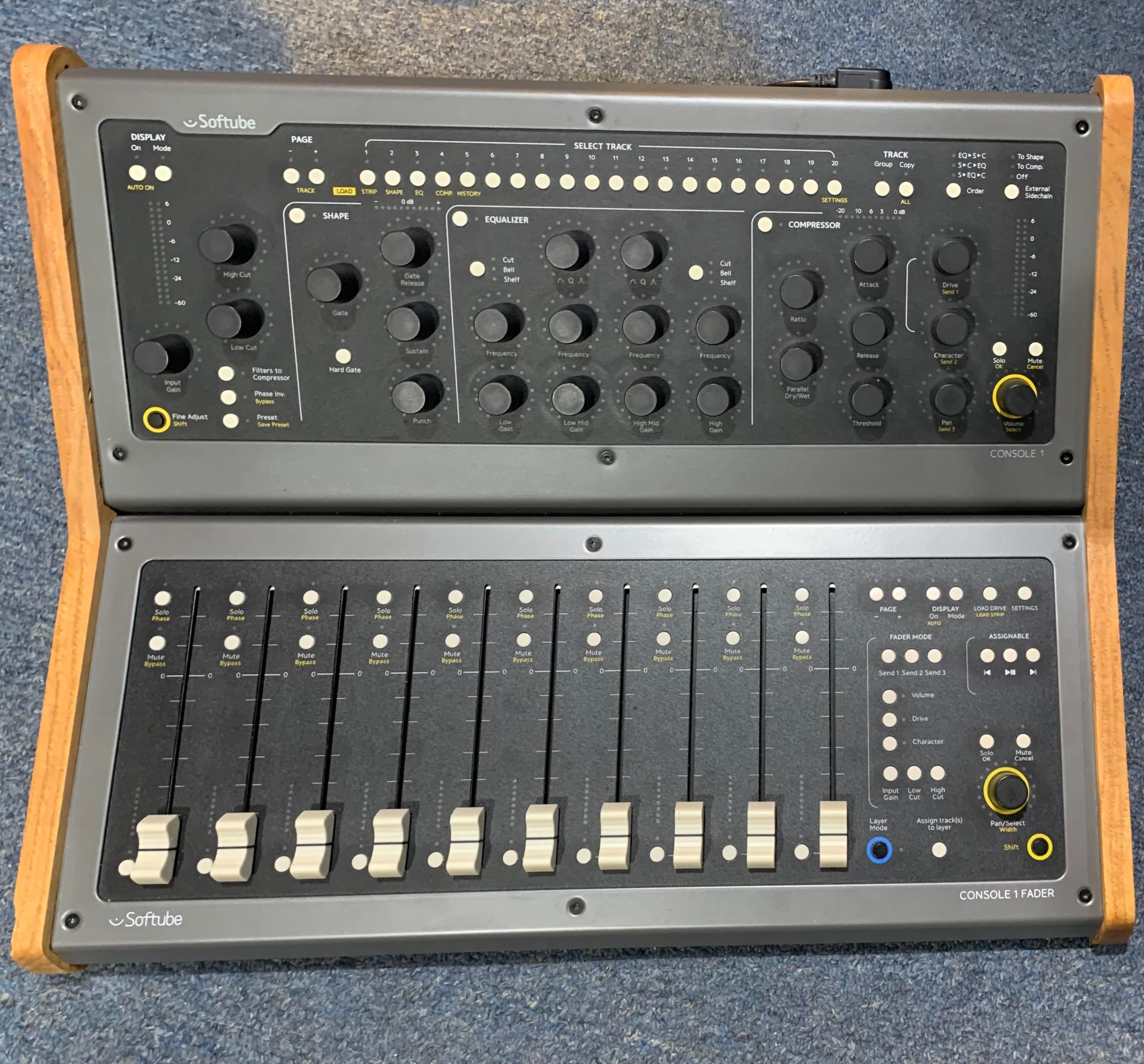 Used Softube Console 1 Mk II and Fader with wood rack stand