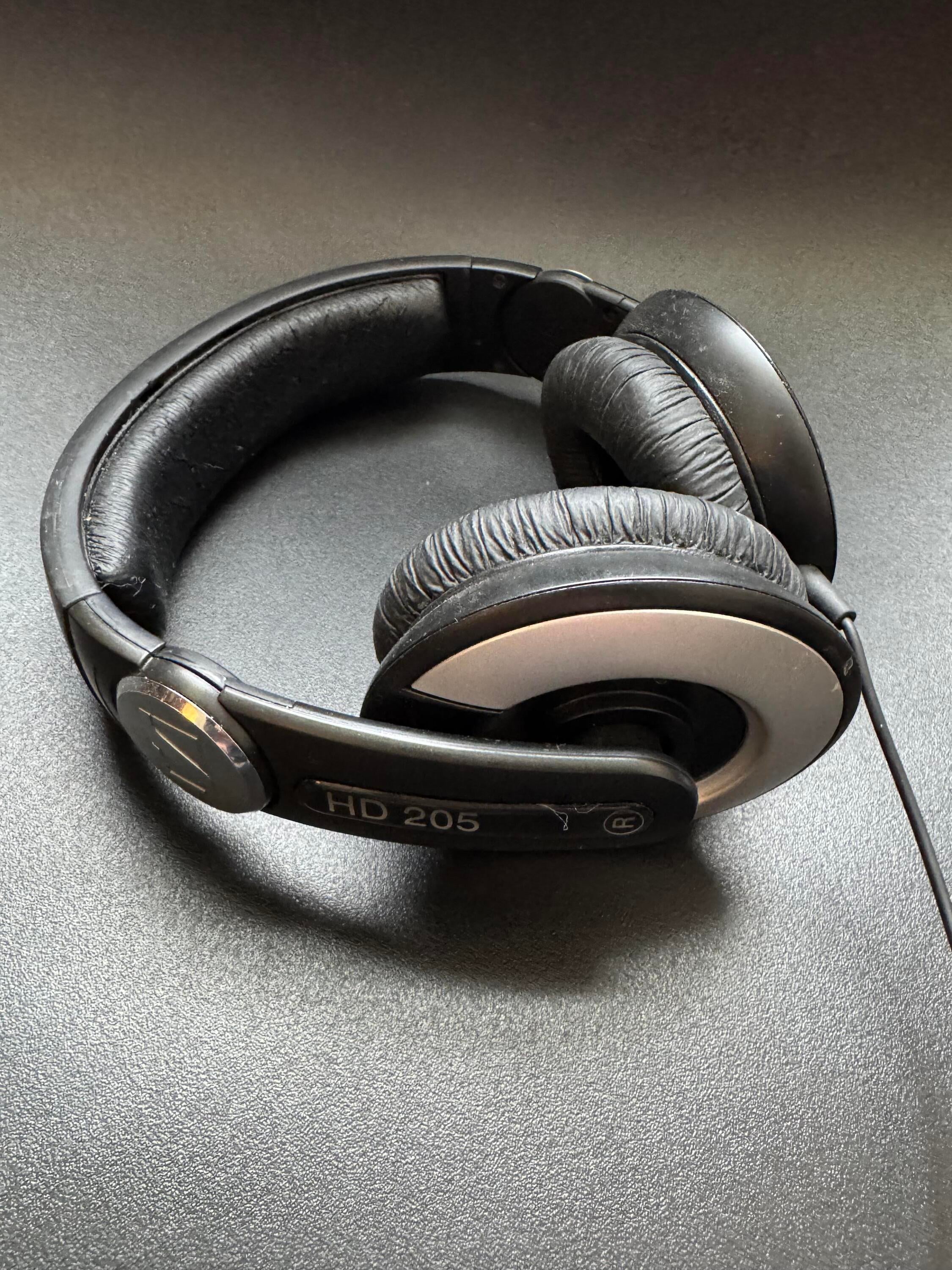 Used Sennheiser HD 205 Closed-back - Sweetwater's Gear Exchange