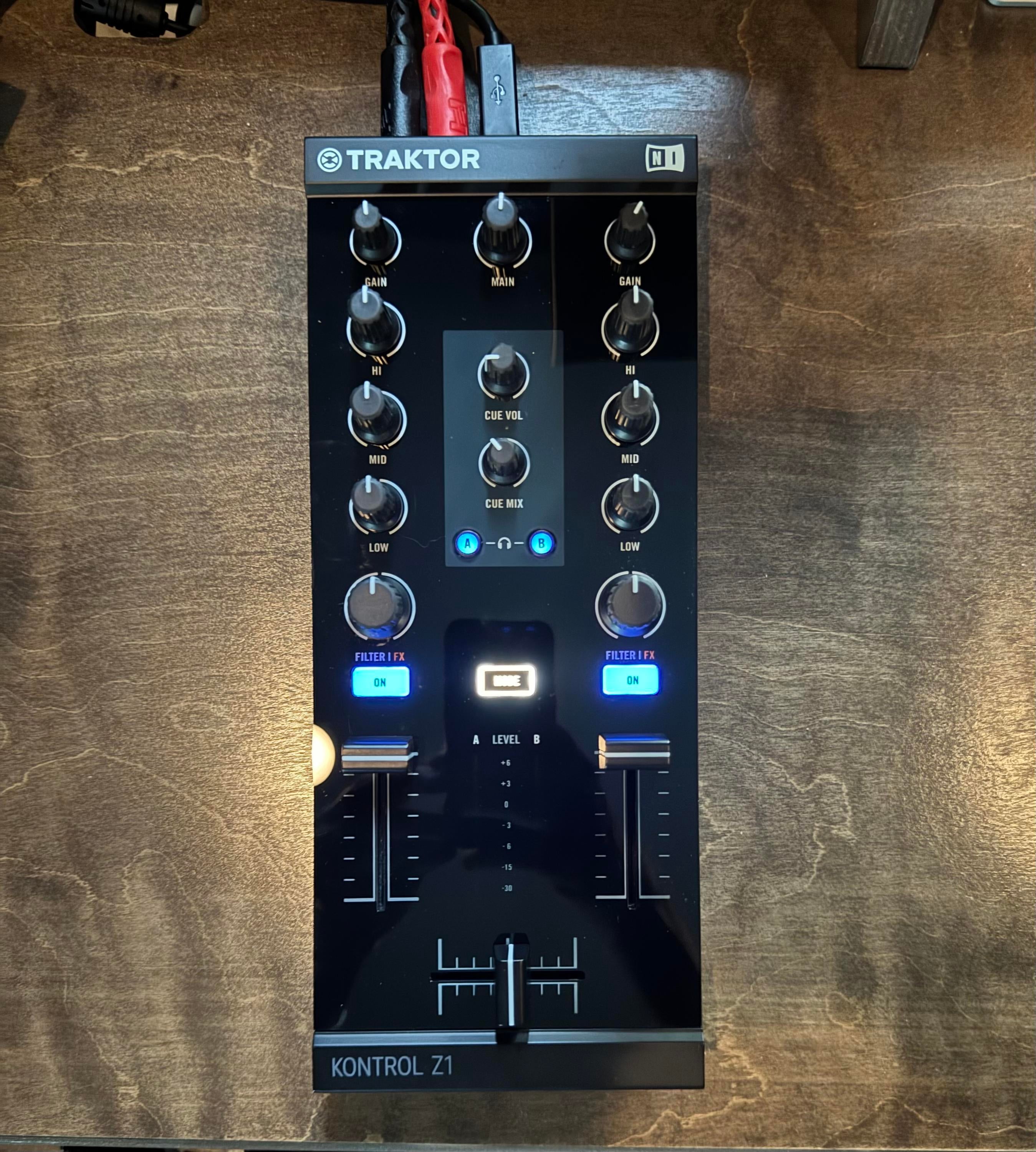 TRAKTOR KONTROL Z1 【中古】 ☆大幅値下げSALE！／中古品】Native Instruments/DJ ミキシング