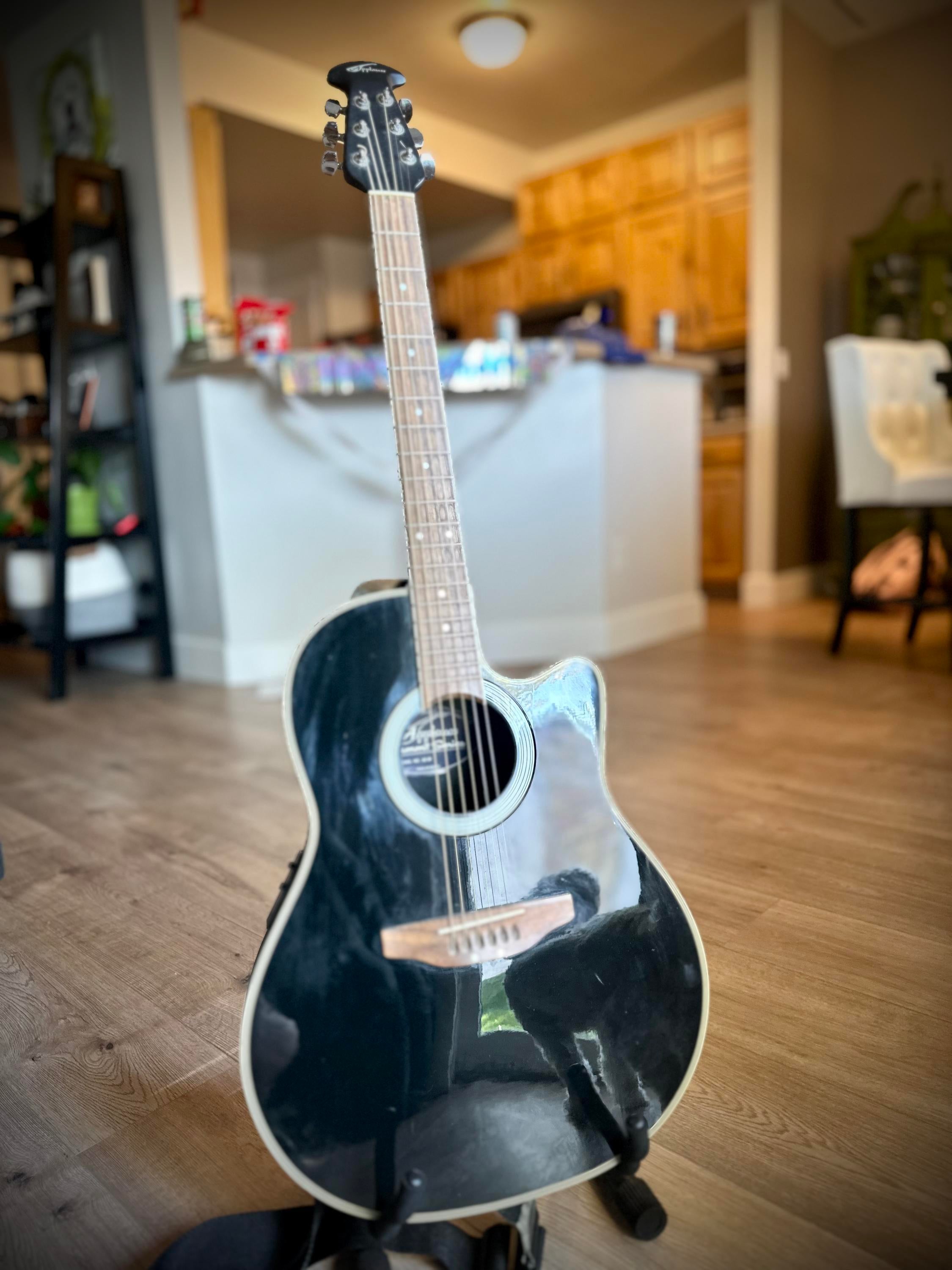 Used Ovation applause AE 28 - Sweetwater's Gear Exchange