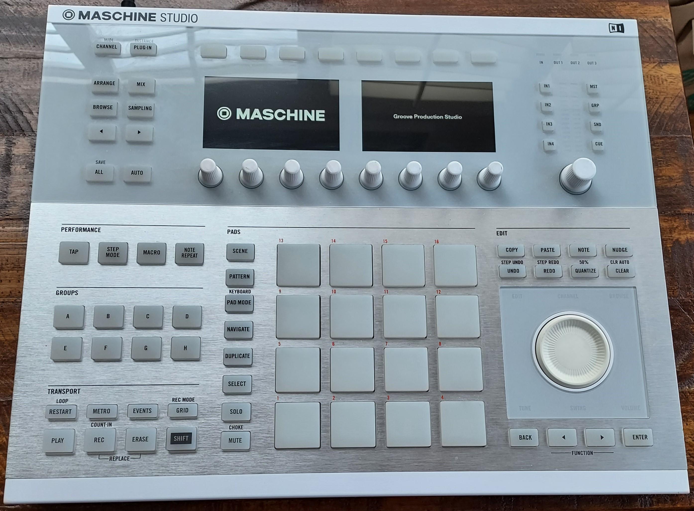 Used Native Instruments Maschine Studio (White)