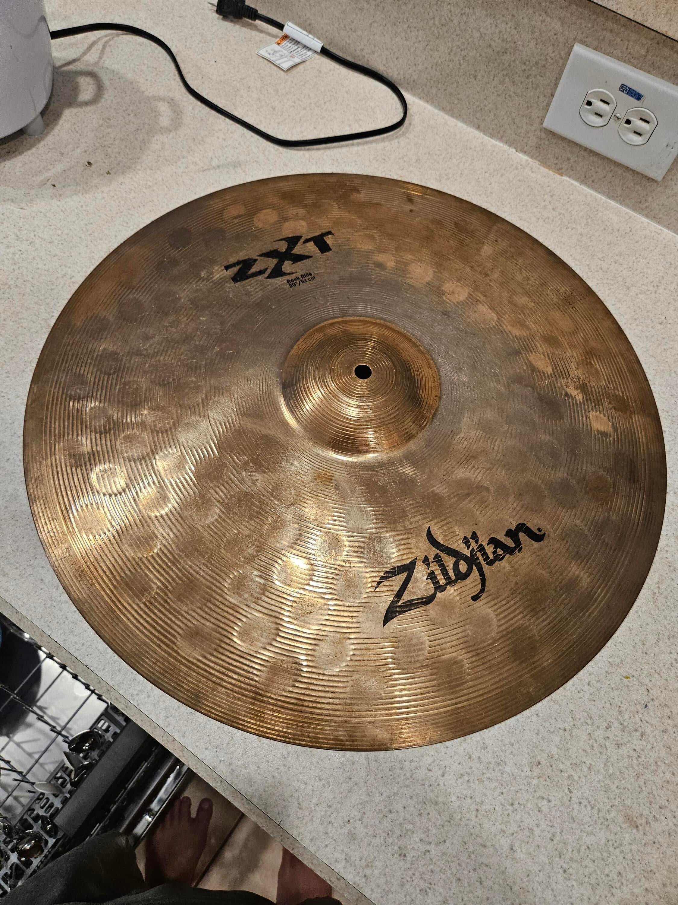 T！ Used Zildjian 20