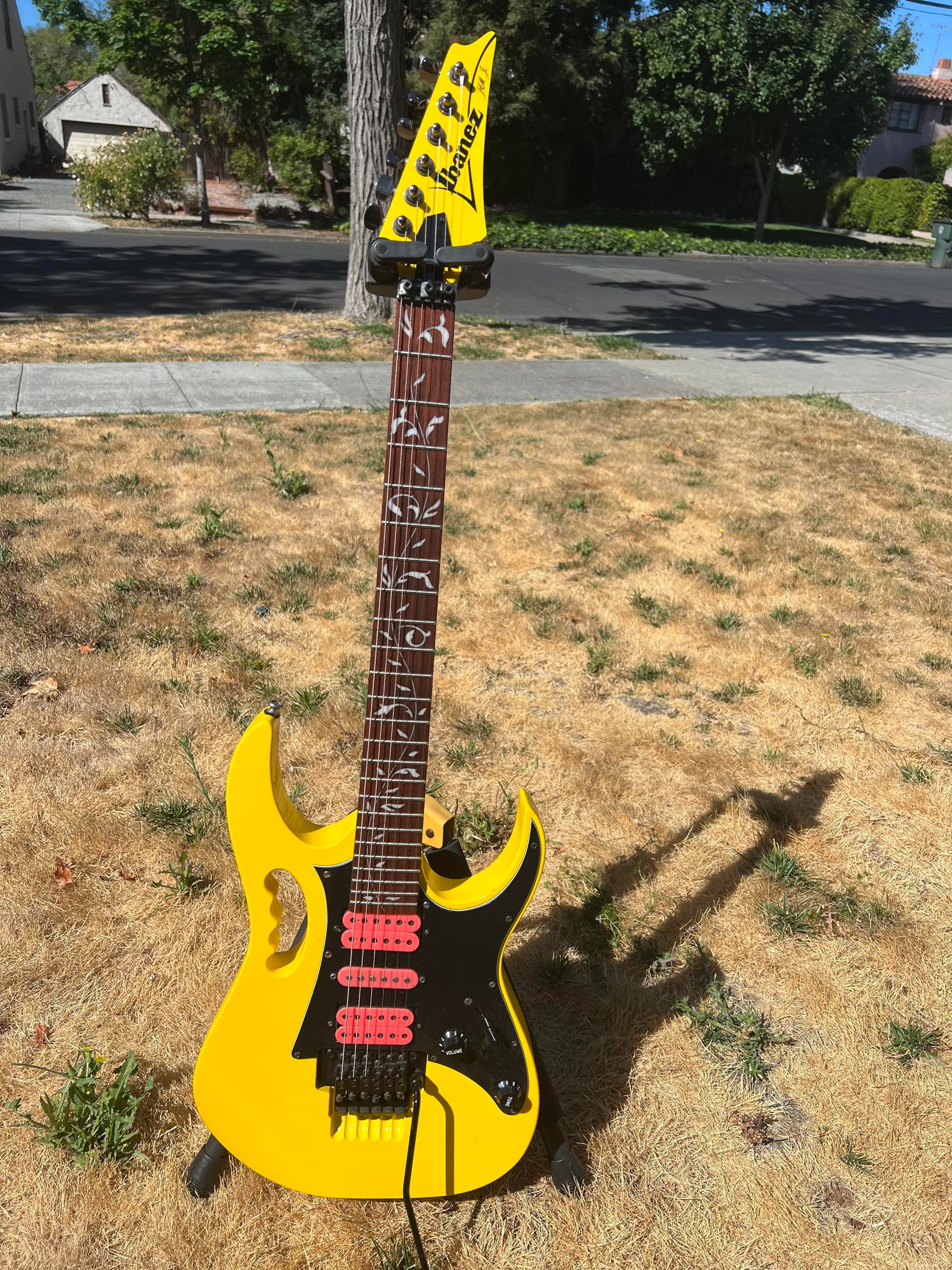 Used Ibanez Steve Vai Signature JEMJR - Yellow With Floyd Rose Pro
