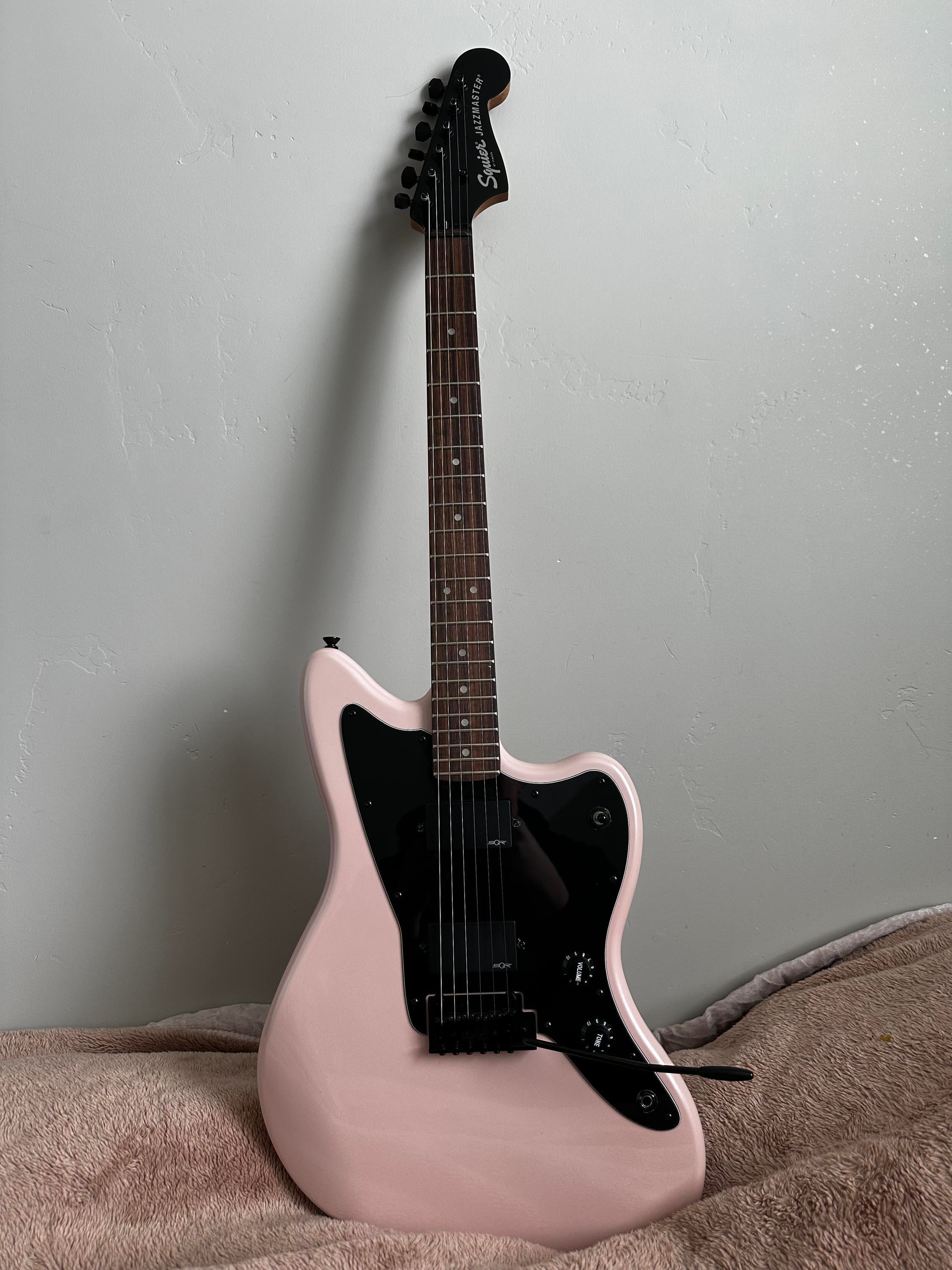 Shell pink deals jazzmaster squier