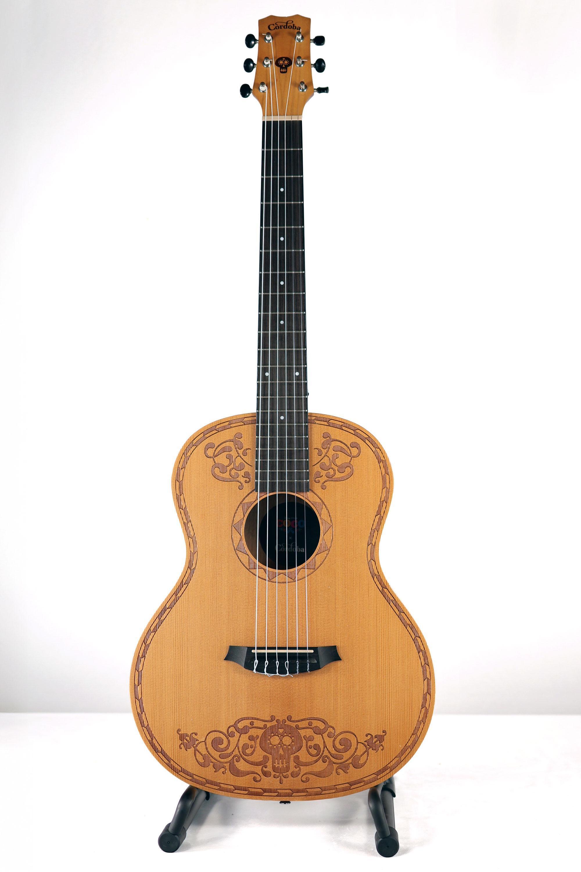極上品　Disney PIXAR　COCO×Cordoba　ギター Cordoba Guitars Coco x Cordoba Mini Guitar SP/MH W/B Disney