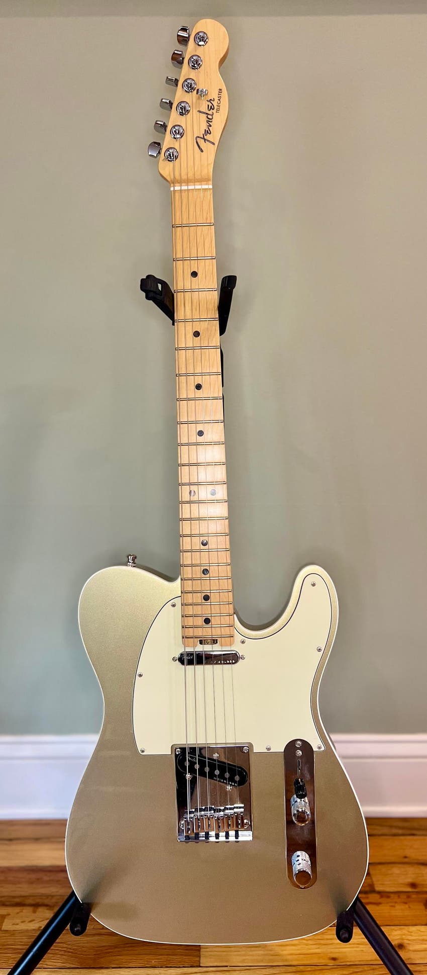 American Elite Telecaster - Champagne w/ Maple Fingerboard