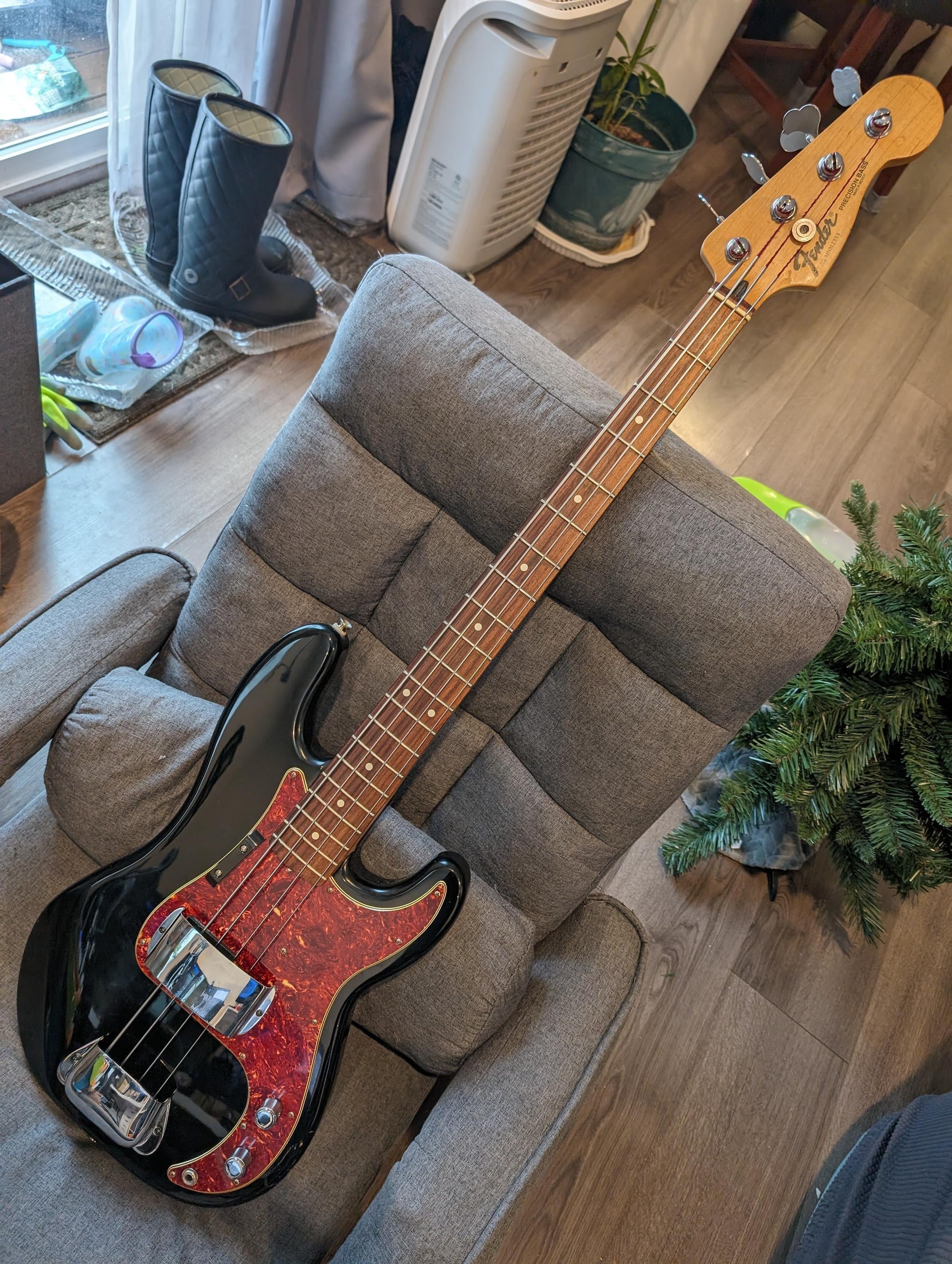 Used Fender 1995 MIM Fender Precision Bass - Sweetwater's Gear