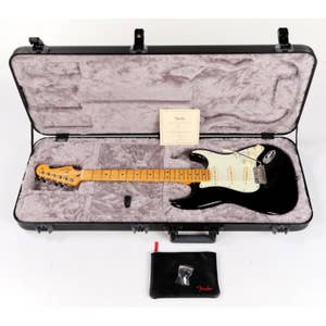 American Professional II Stratocaster - Black with Maple Fingerboard