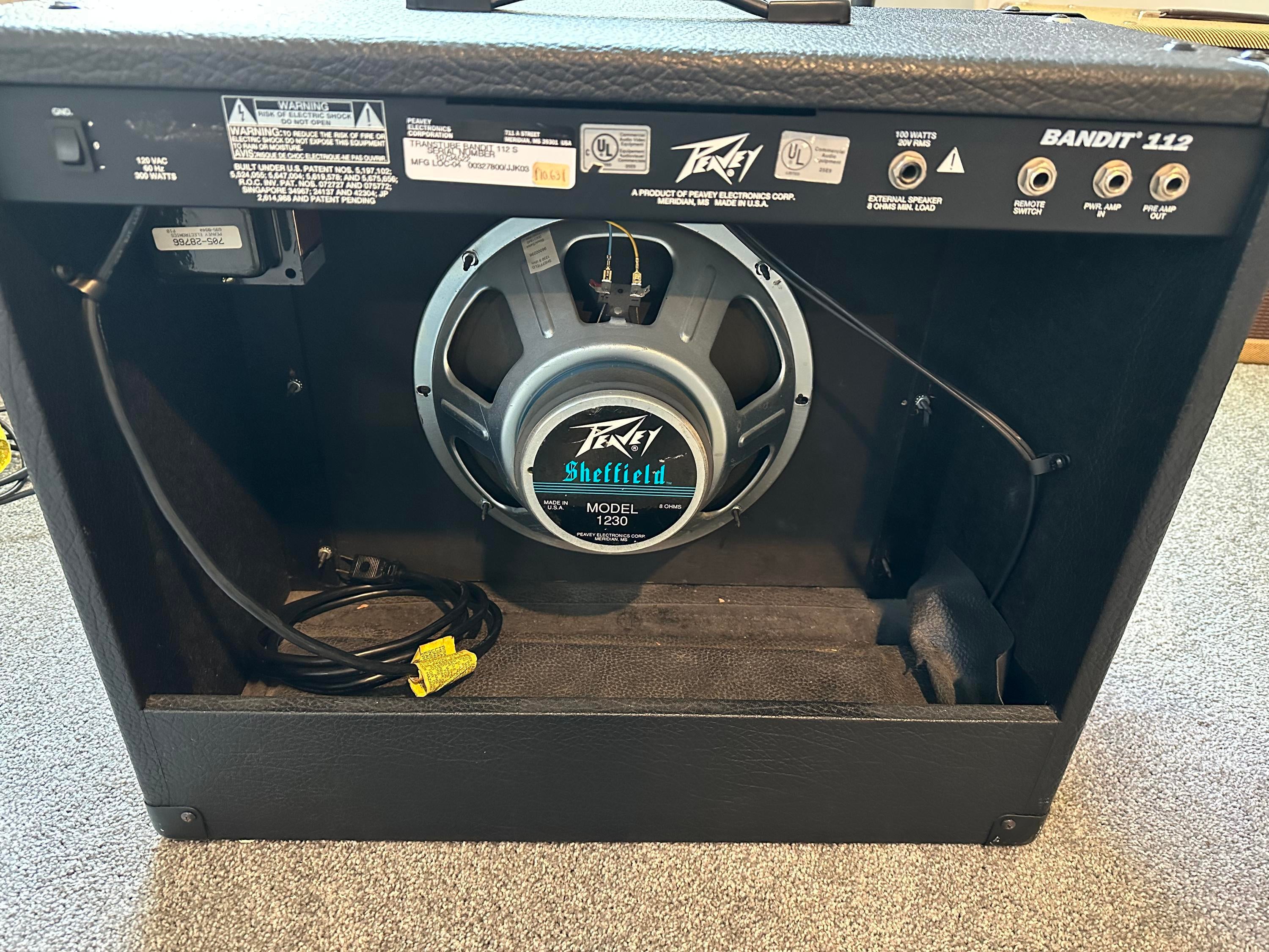 最先端 Bandit Peavey 112 キャスター付き 動作良好 80W アンプ - 8.8