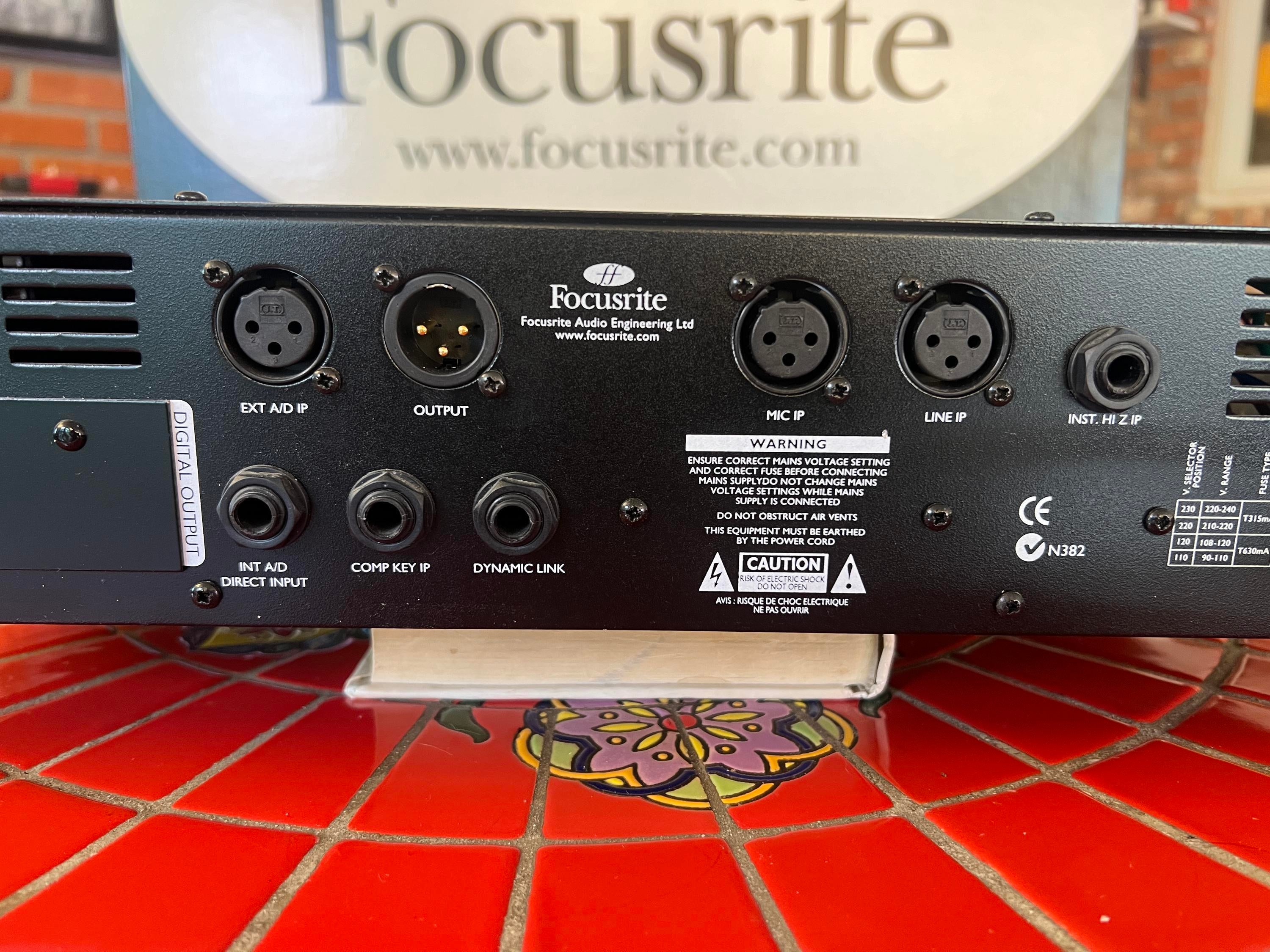週末セール　focusrite ISA220 チャンネルストリップ Used Focusrite ISA220 Channel Strip - Sweetwater's Gear Exchange