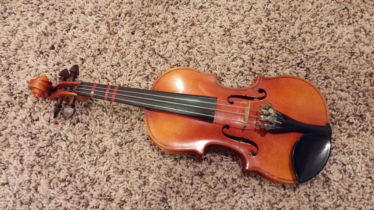 Used Suzuki 1/16 Suzuki Violin