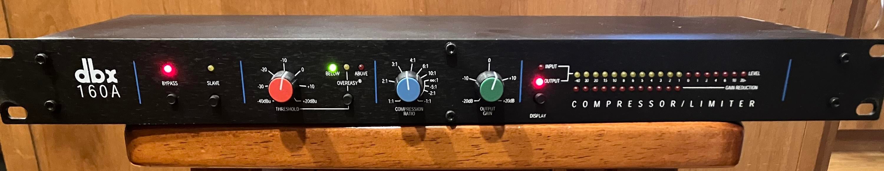 Used dbx 160A Compressor/Limiter - Sweetwater's Gear Exchange