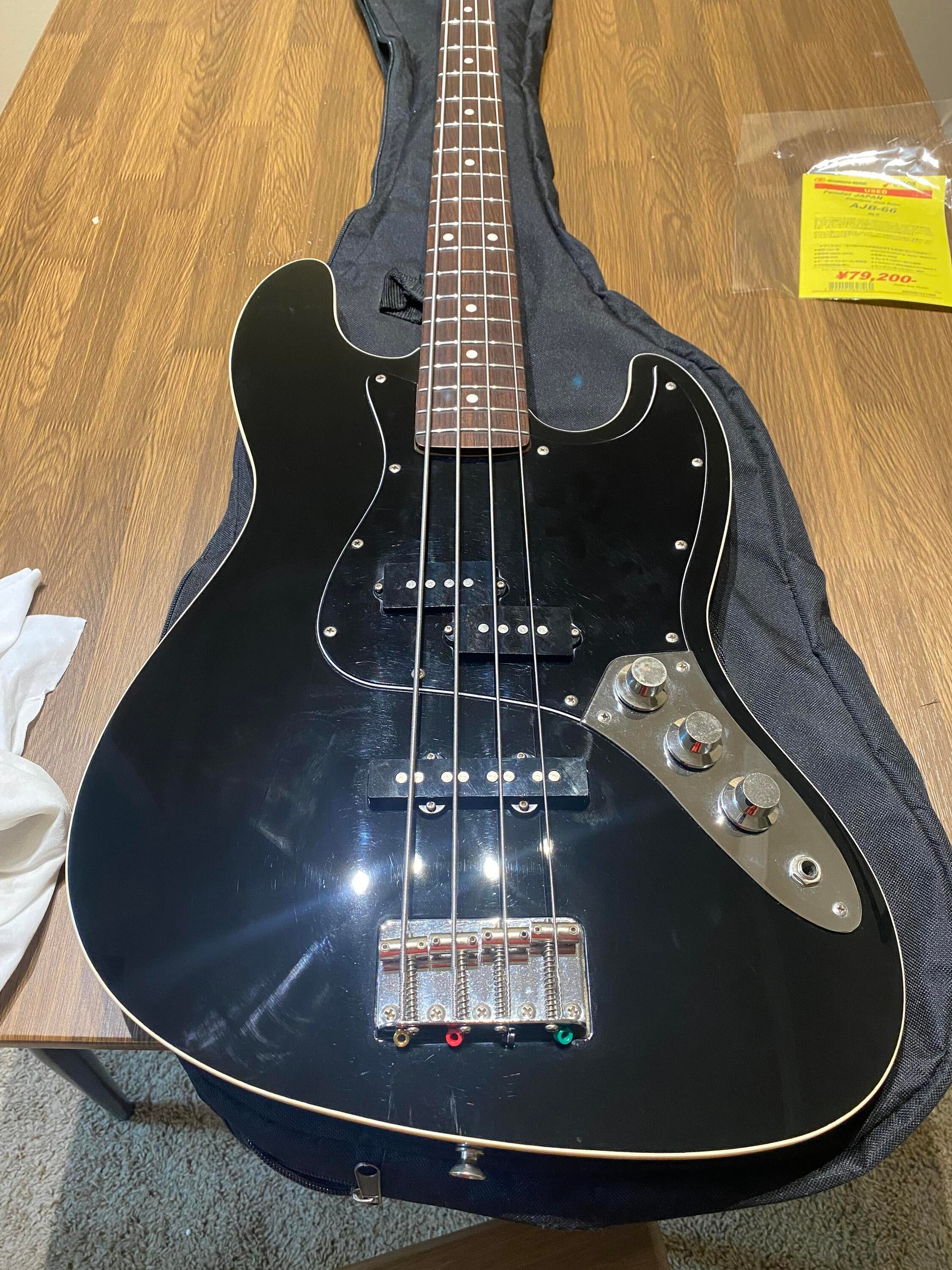 Used Fender 2006 Aerodyne Jazz Bass AJB-66 Black | Sweetwater's