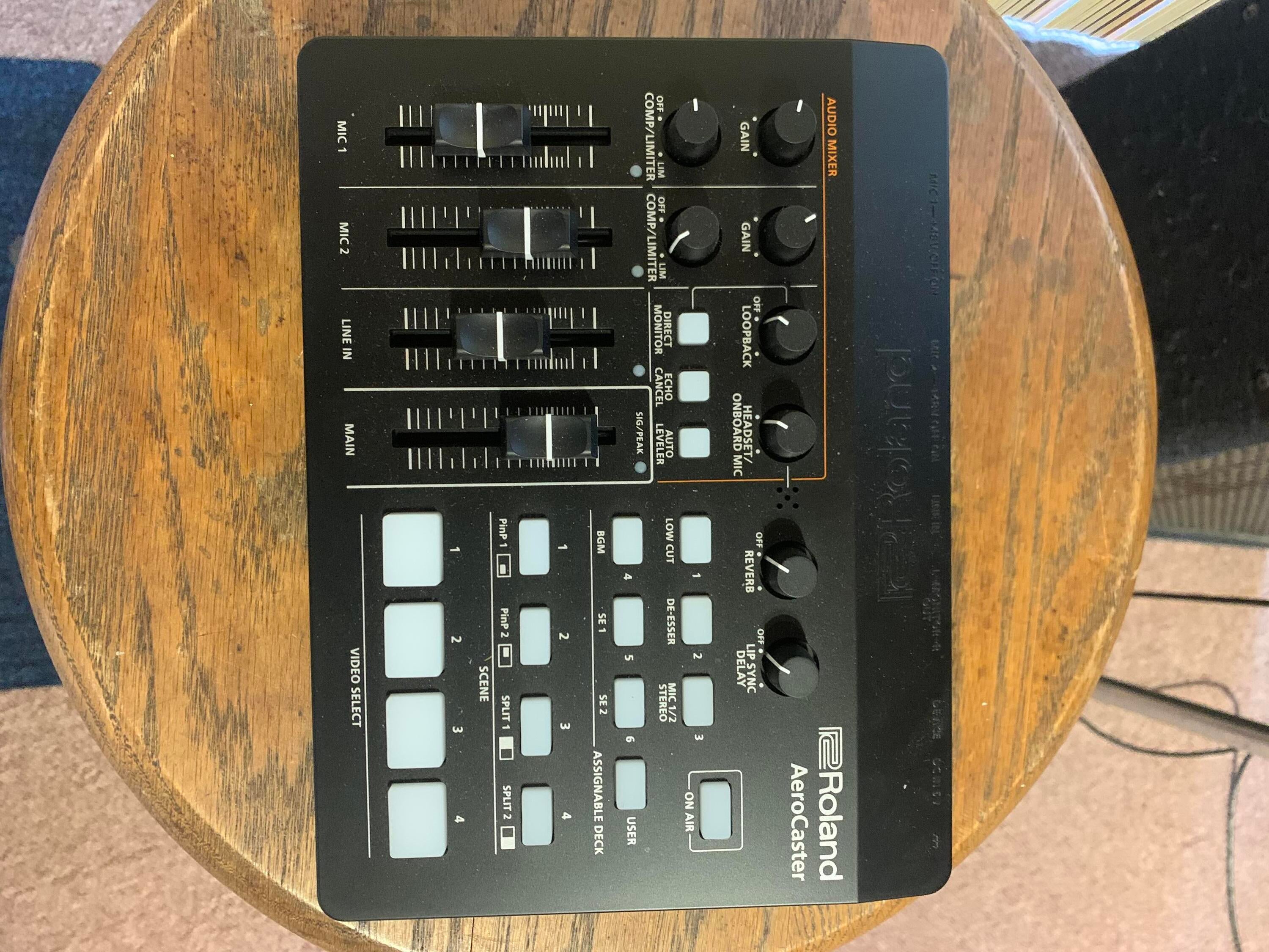 Used Roland VRC01 AeroCaster iPad Livestreaming System Sweetwater