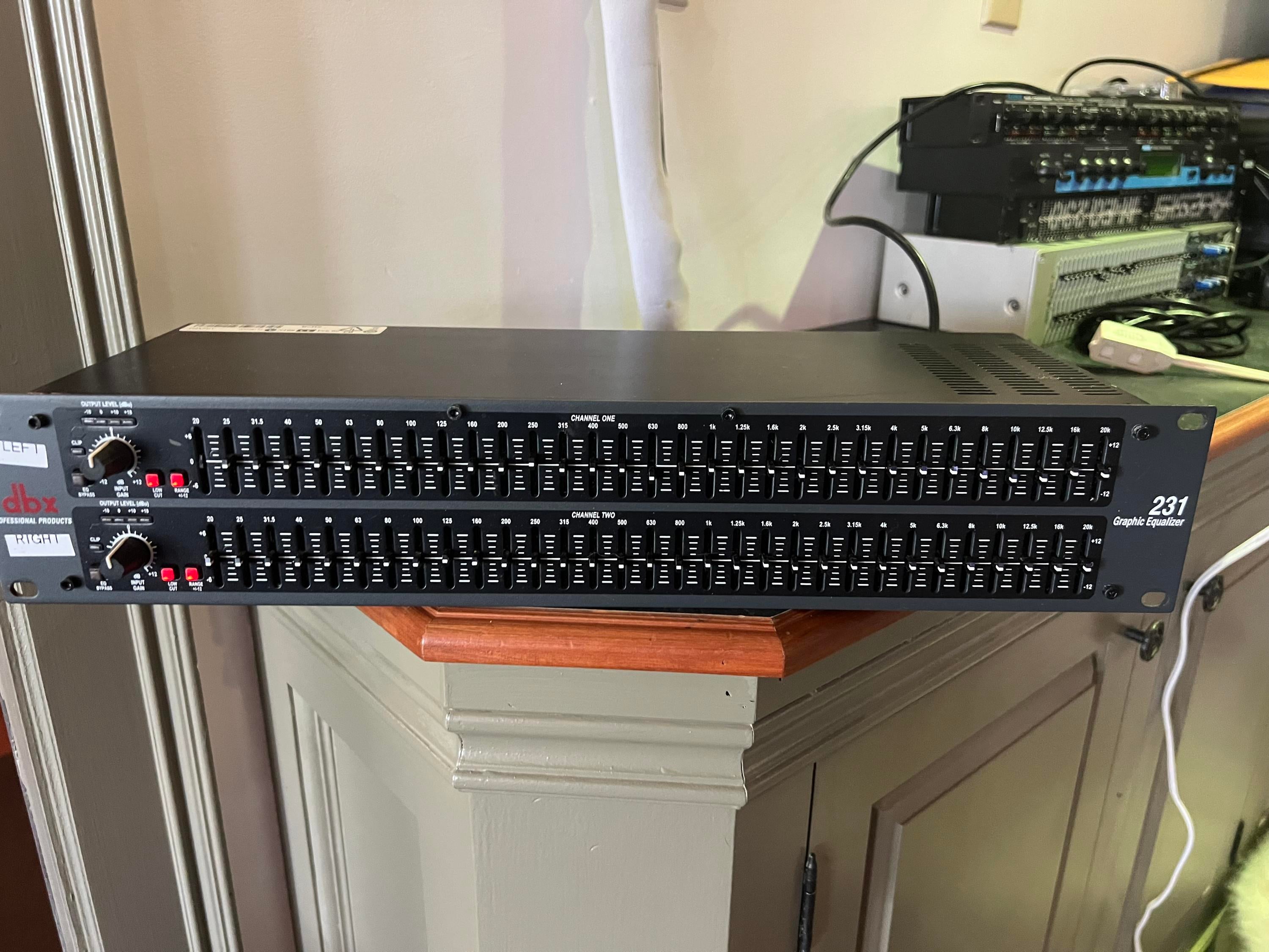 Used dbx 231 Graphic Equalizer - Sweetwater's Gear Exchange