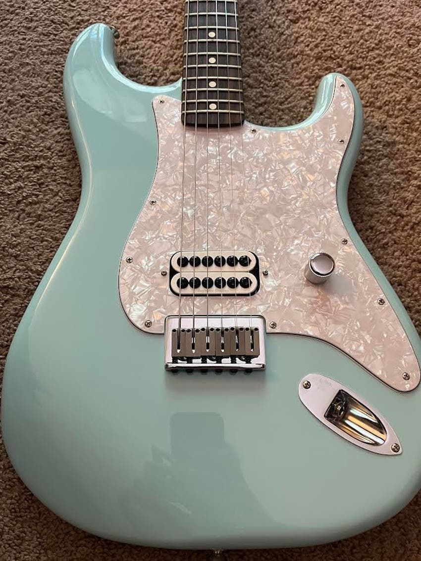Tom DeLonge Stratocaster Electric Guitar - Daphne Blue