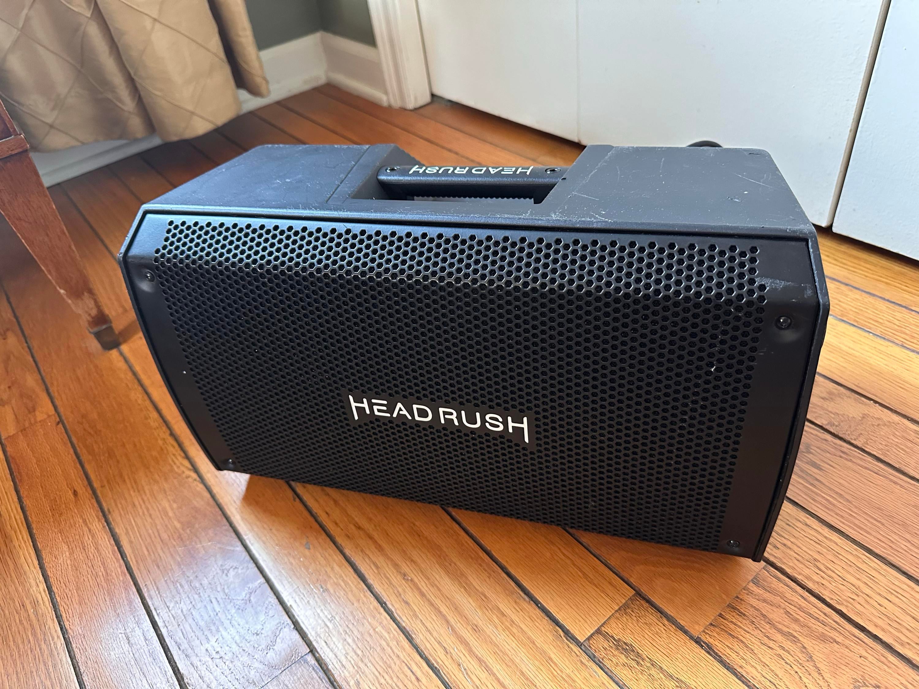 Used Headrush FRFR-108 2 channel POWERED GUITAR CABINET / Microphone PA  Speaker