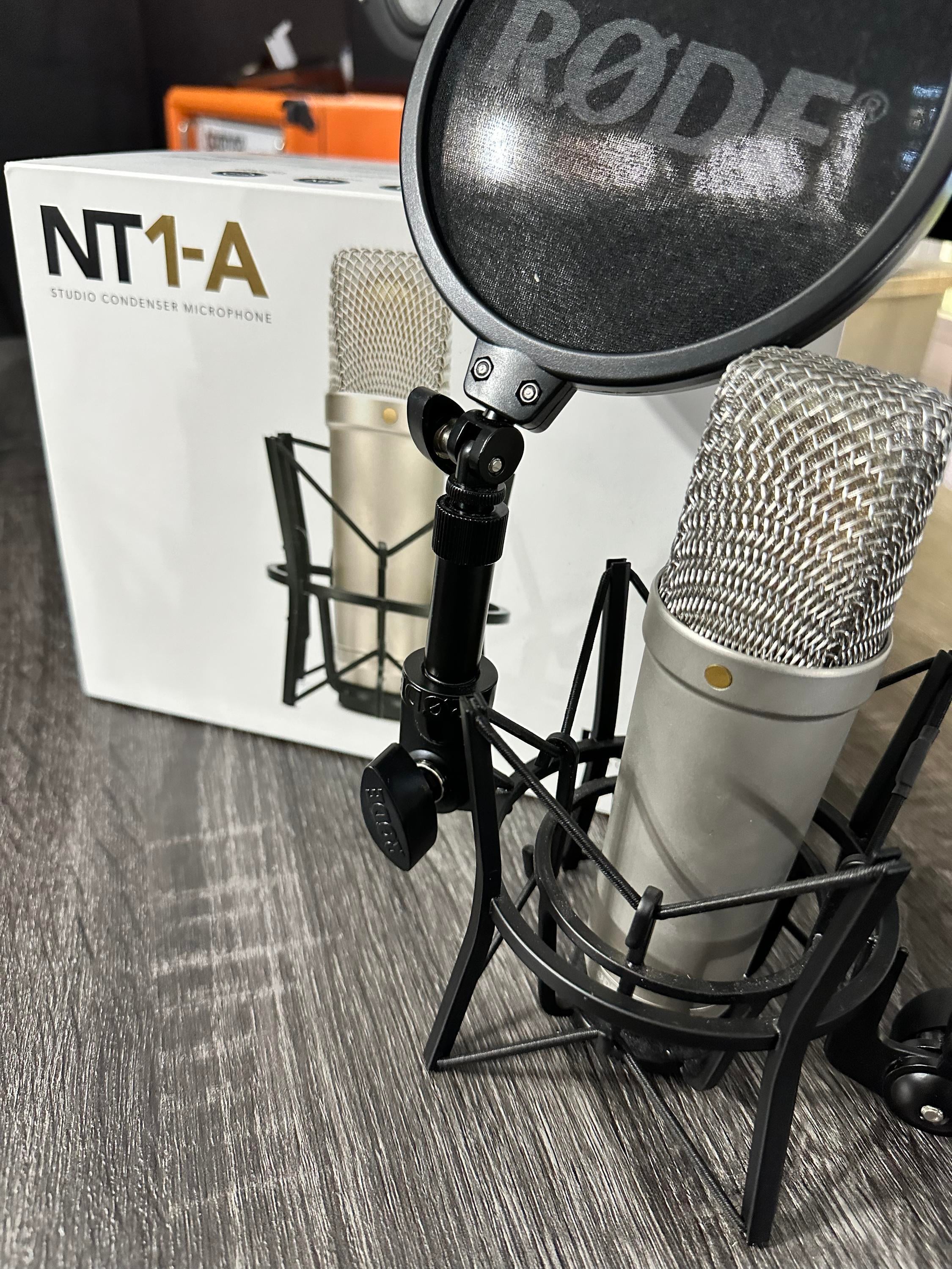 Used Rode NT1A Condenser Microphone with SM6 Shockmount and Pop Filter -  Silver