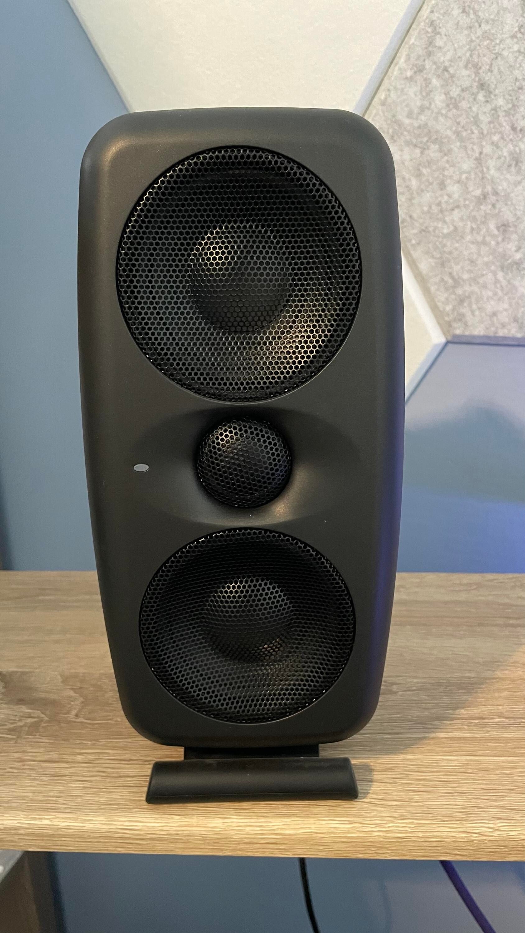 Used IK Multimedia iLoud MTM Powered Studio Monitor Black