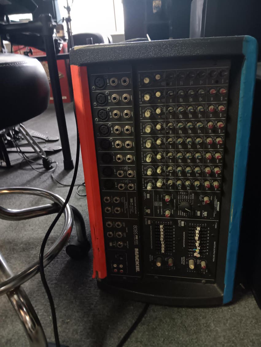 Used Mackie 808s powered 8 channel mixer Sweetwater