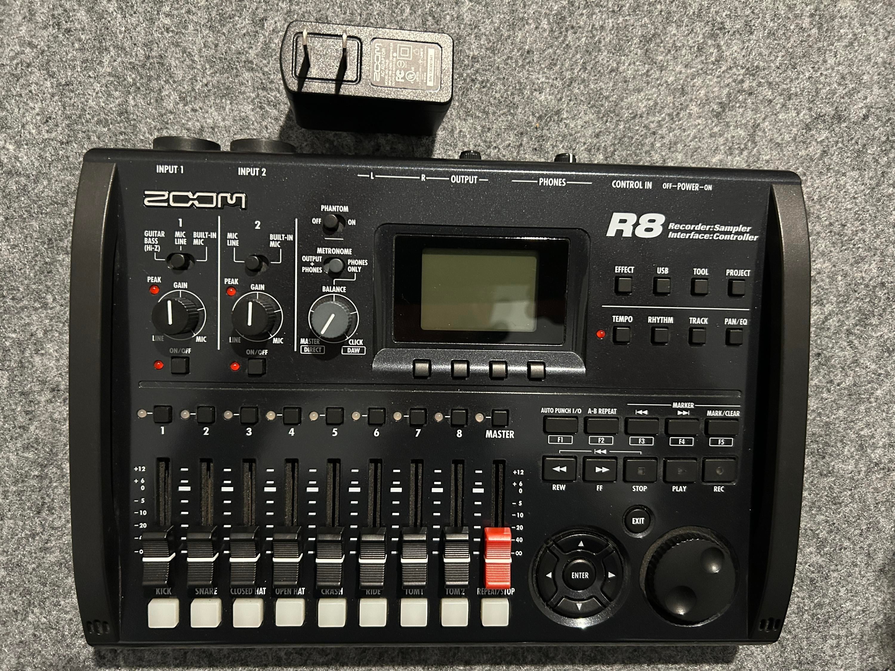 Used Zoom R8 8-track SD Recorder / - Sweetwater's Gear Exchange
