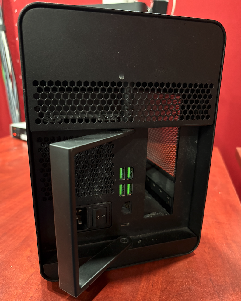 Used Razer Core X Chroma Thunderbolt 3 EGPU Used Razer Core X Chroma Thunderbolt 3 EGPU