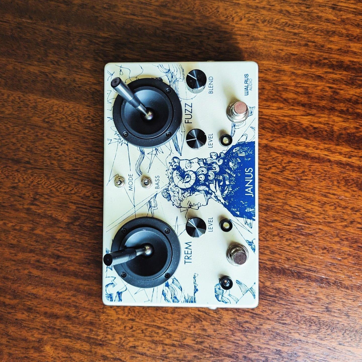 WALRUS AUDIO JANUS 　ファズ　トレモロ Soundcheck Demos: Walrus Audio Janus Tremolo Fuzz - YouTube