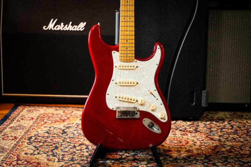 American Deluxe Stratocaster with Maple Fretboard 2002