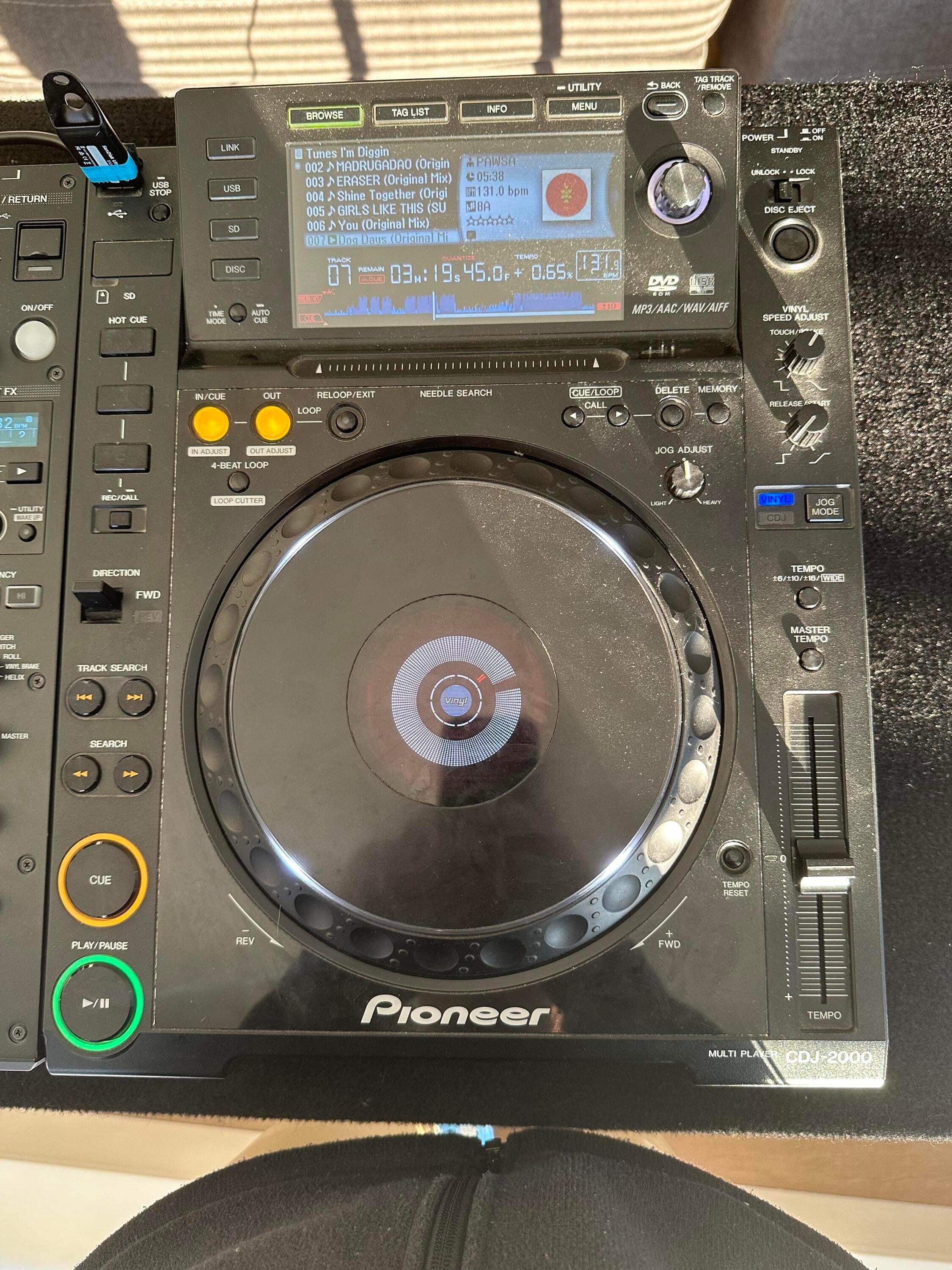 Used Pioneer DJ (2) Pioneer DJ CDJ 2000 and DJM 750 MK2 4-Channel