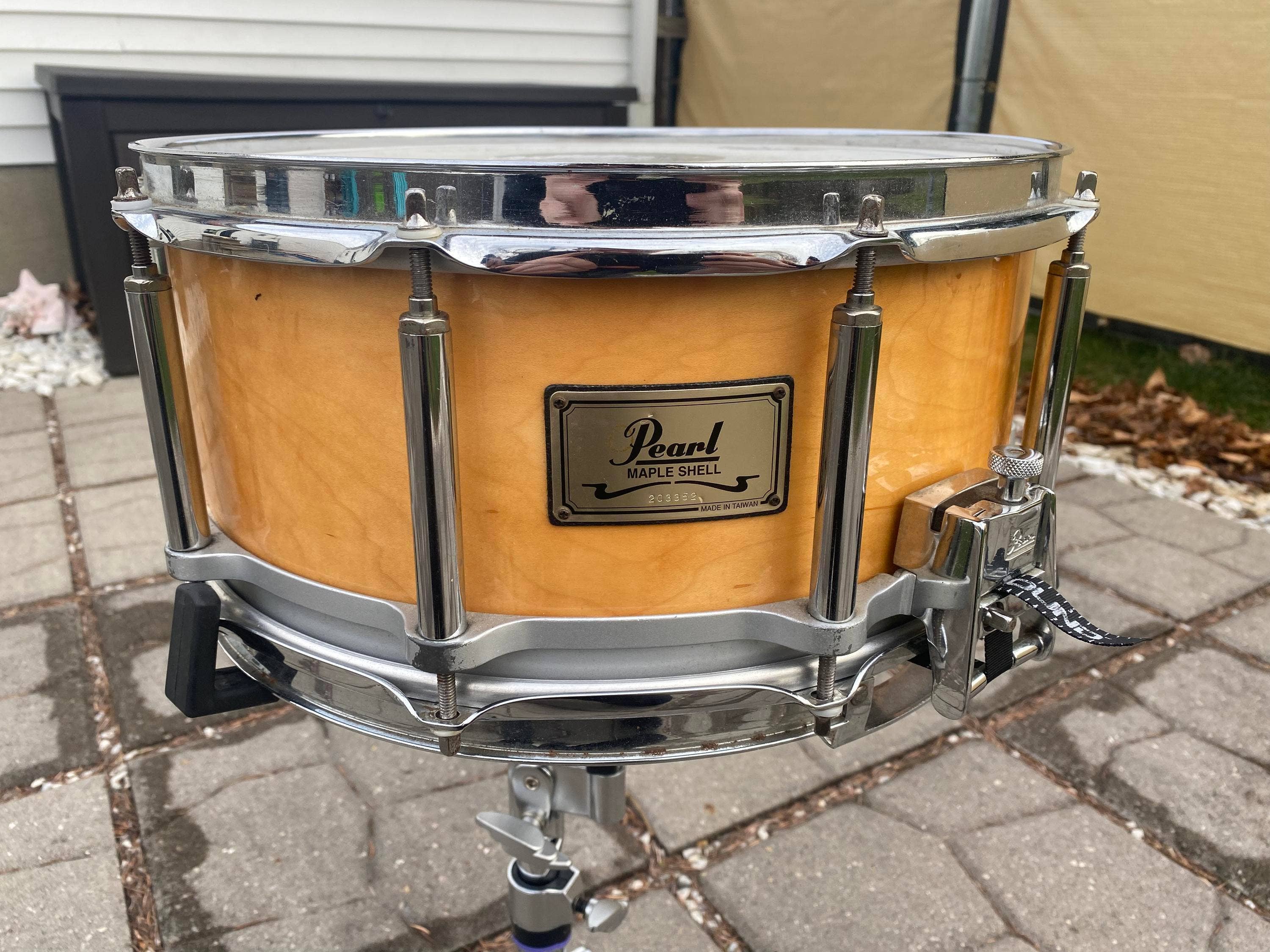 Used Pearl Free Floating Maple Snare Drum 14 x 6.5 inch Satin Maple