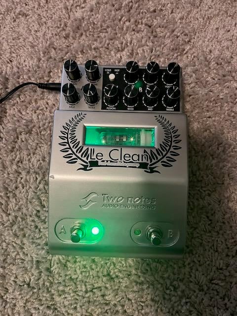Used Two Notes Le Clean 2-channel U.S. Tones Tube Preamp Pedal