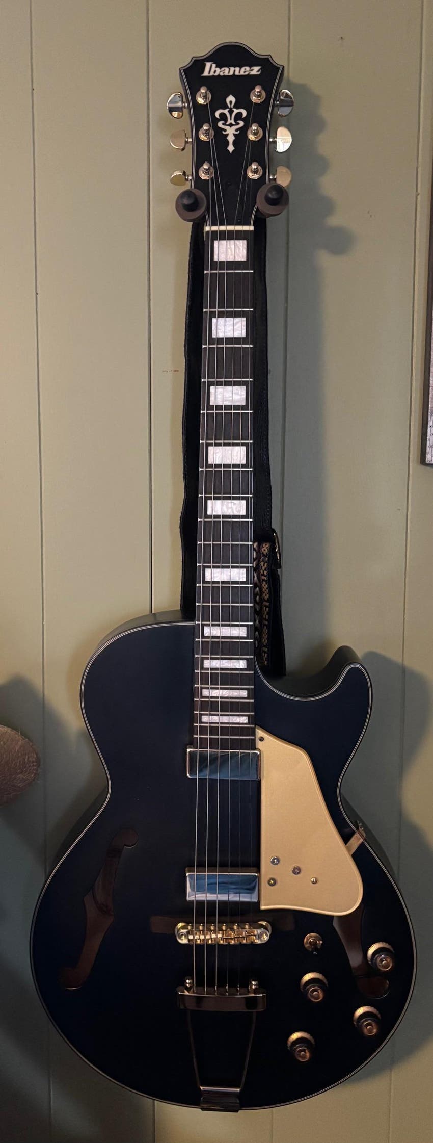 Used Ibanez Gorgeous Ibenez AG85BKF - Sweetwater's Gear Exchange