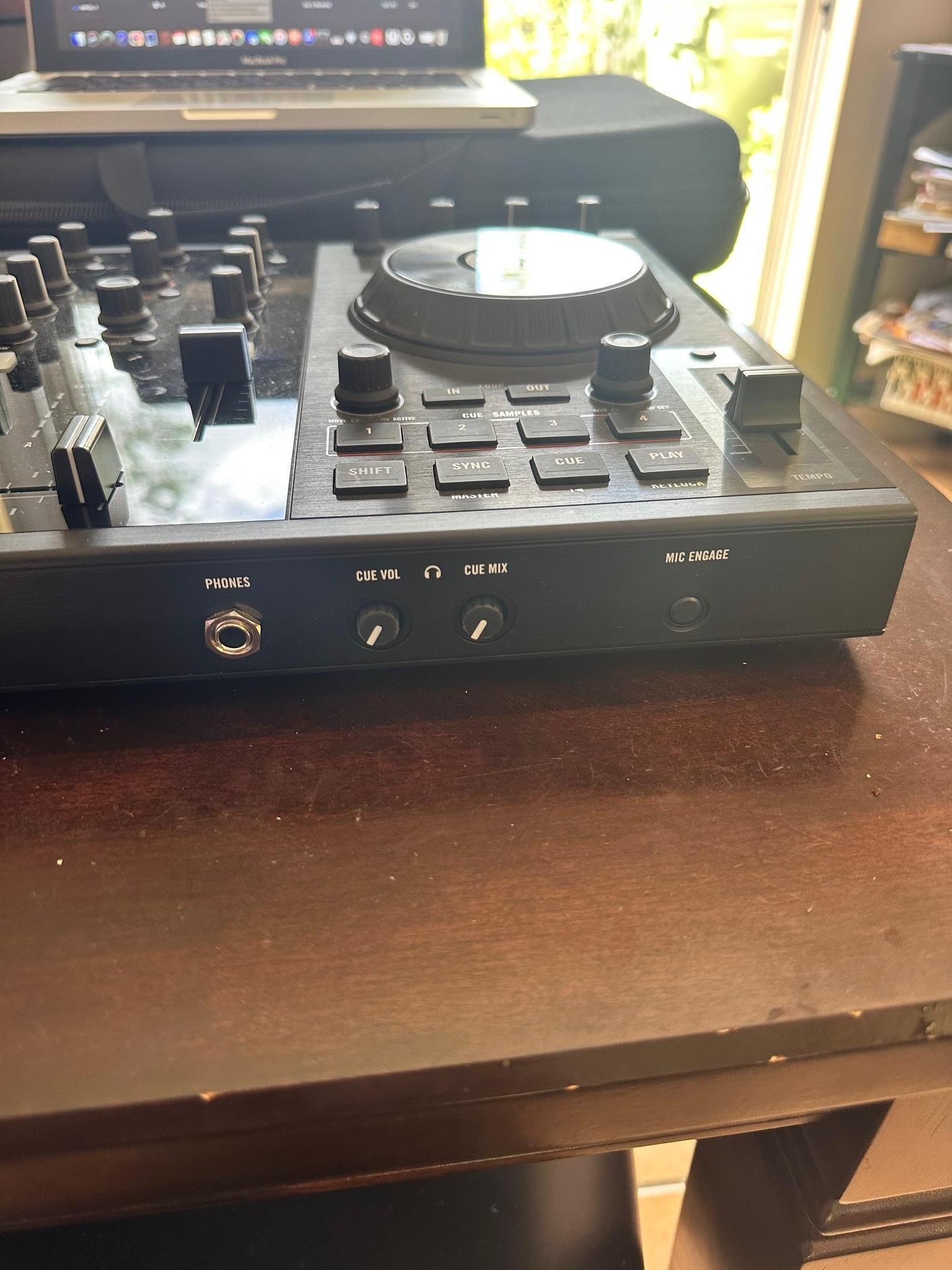 TRAKTOR KONTROL S2 MK2 箱付き 付属品完備 Traktor Kontrol S2 MK2 中古 動作確認済み 箱付き 付属品付き