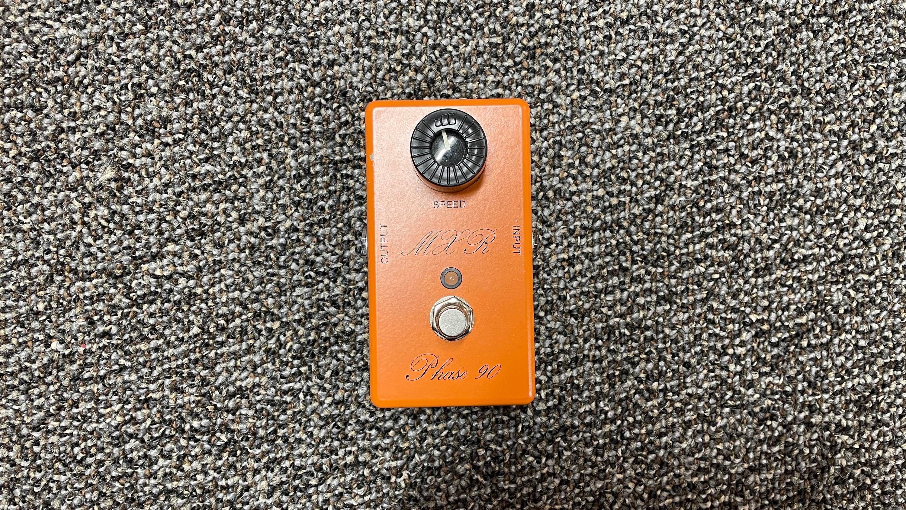 ギター MXR CSP101SL Script Phase 90 MXR CSP101SL Script Phase 90 with LED - What To Know & Where