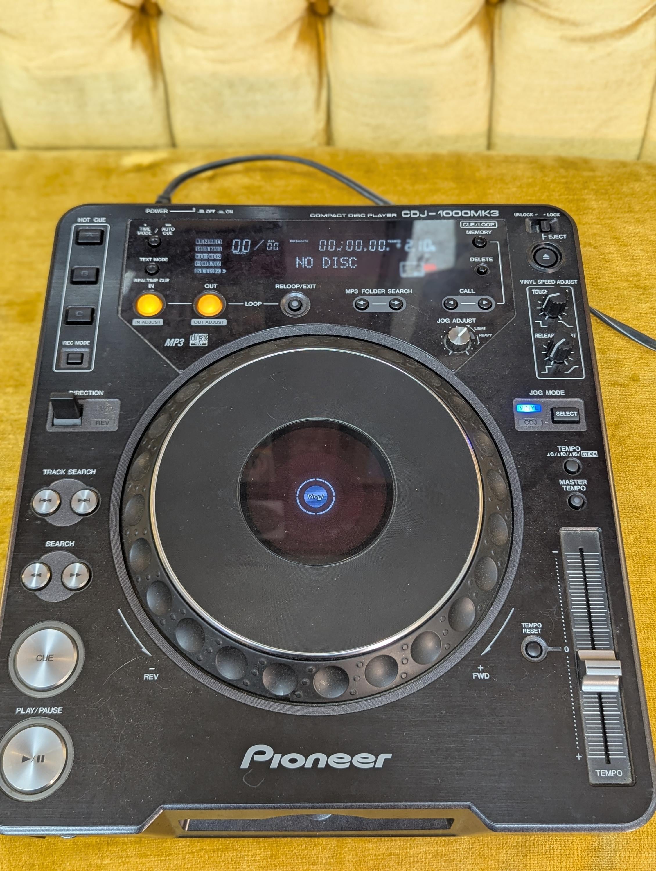 Used Pioneer CDJ 1000 MK3 2006 - - Sweetwater's Gear Exchange