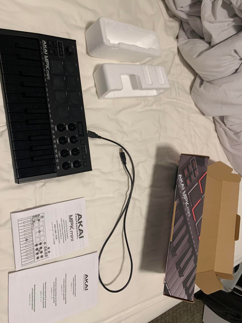 Used Akai Professional MPK Mini Play3 25key Portable Keyboard and MIDI