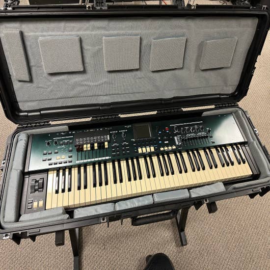 Hammond SK Pro 73-key Keyboard/Organ with 4 Sound Engines