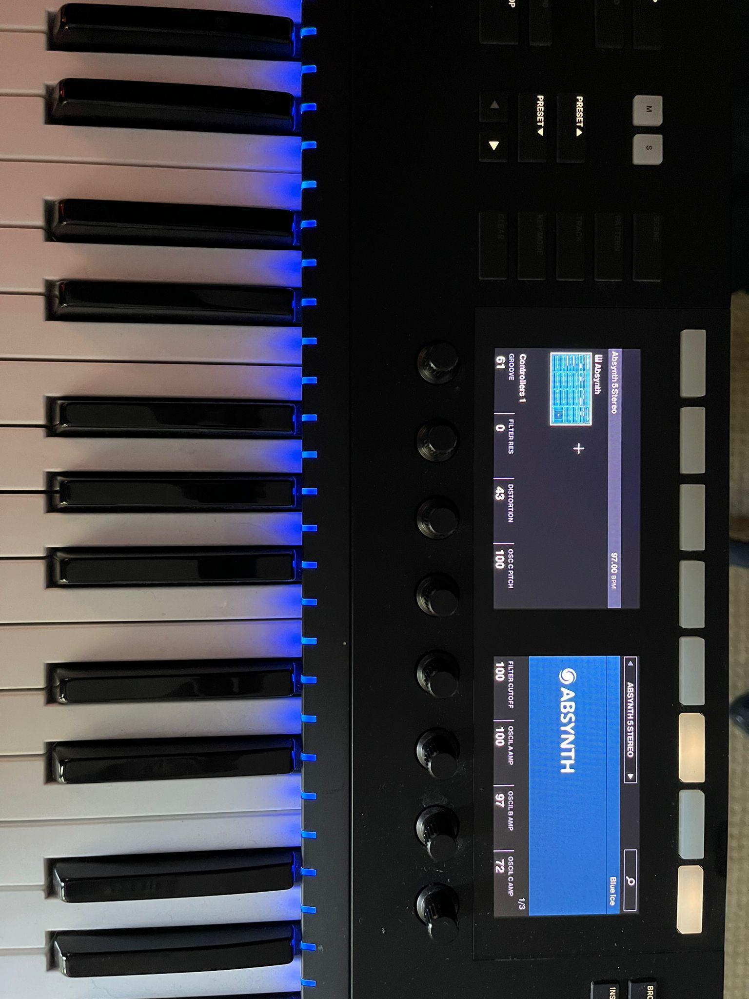 Used Native Instruments Komplete Kontrol S49 MK2 Midi Keyboard Controller
