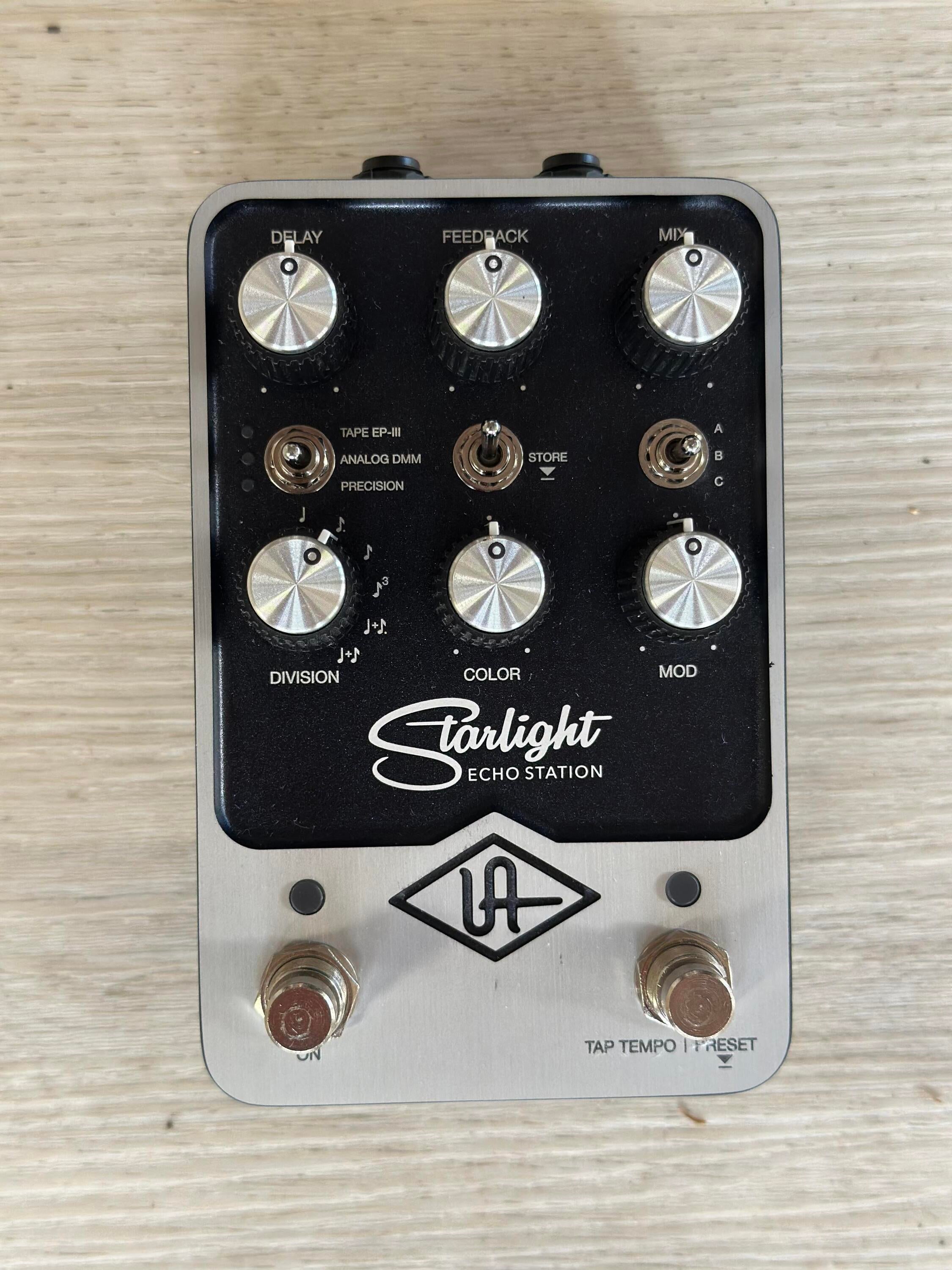 UAFX Starlight Echo Station です Starlight Echo Station – Universal Audio