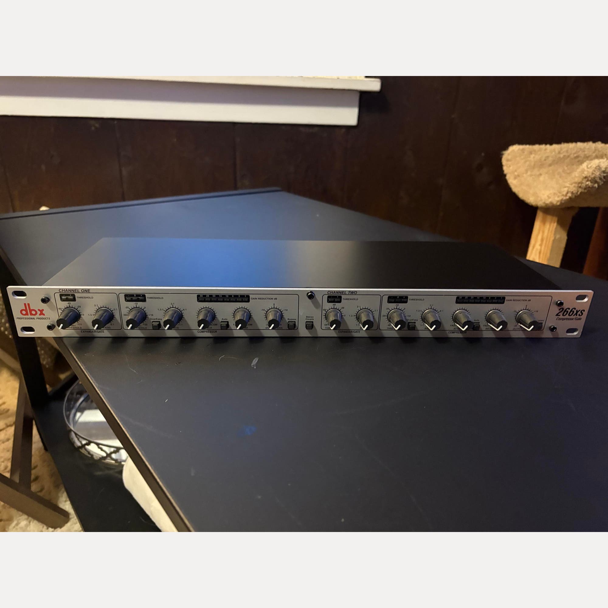Used dbx 266XS Dual Compressor/Gate - Sweetwater's Gear Exchange