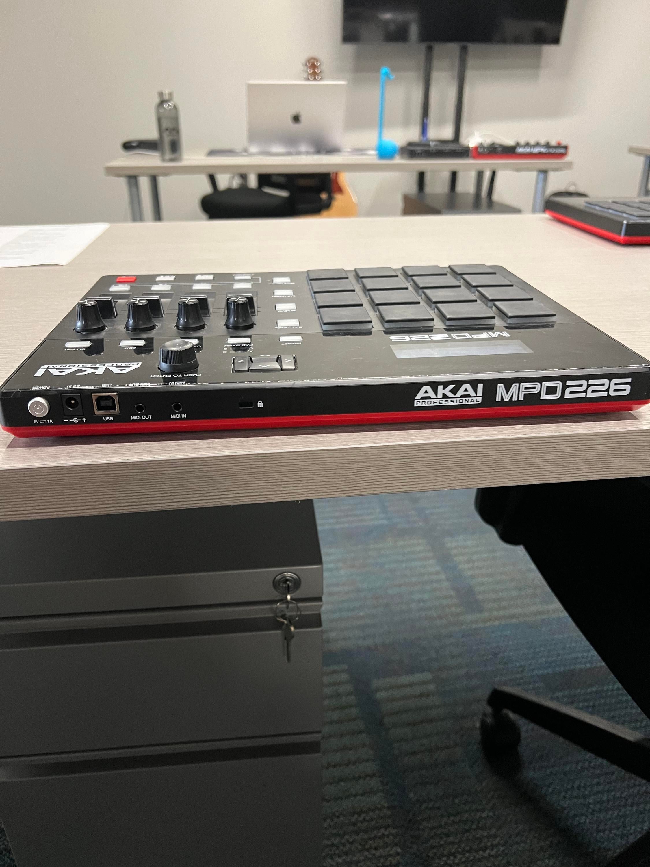 Used Akai Professional MPD226 16-Pad MIDI - Sweetwater's Gear Exchange