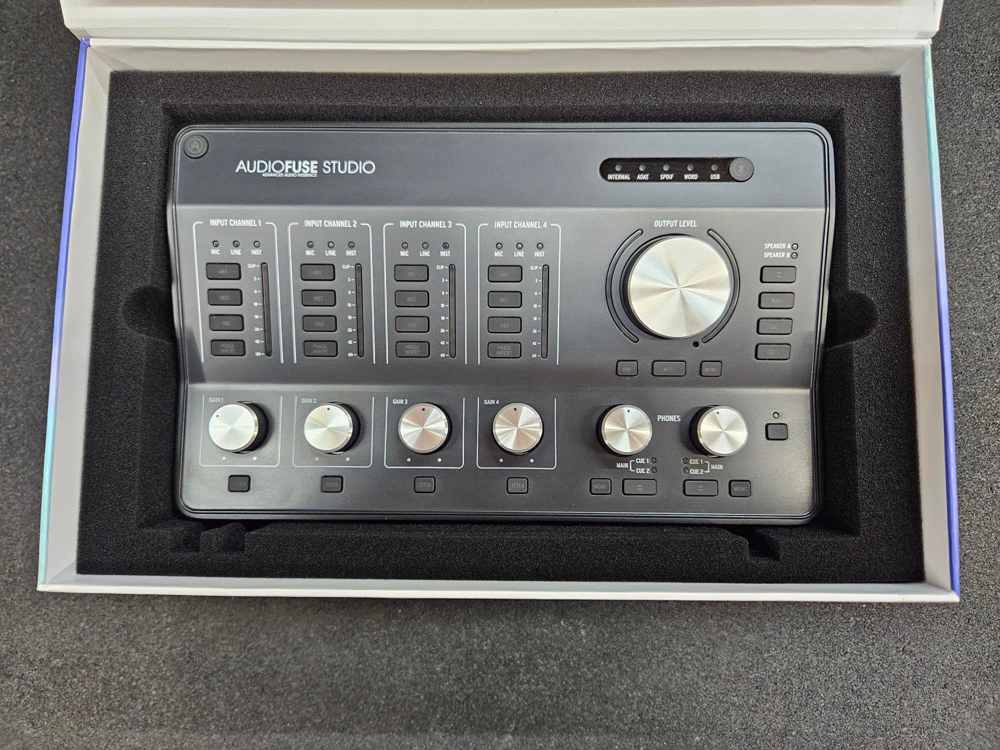 【USED】universal audio VOLT176 Used Universal Audio Volt 176 Audio Interface | Guitar Center