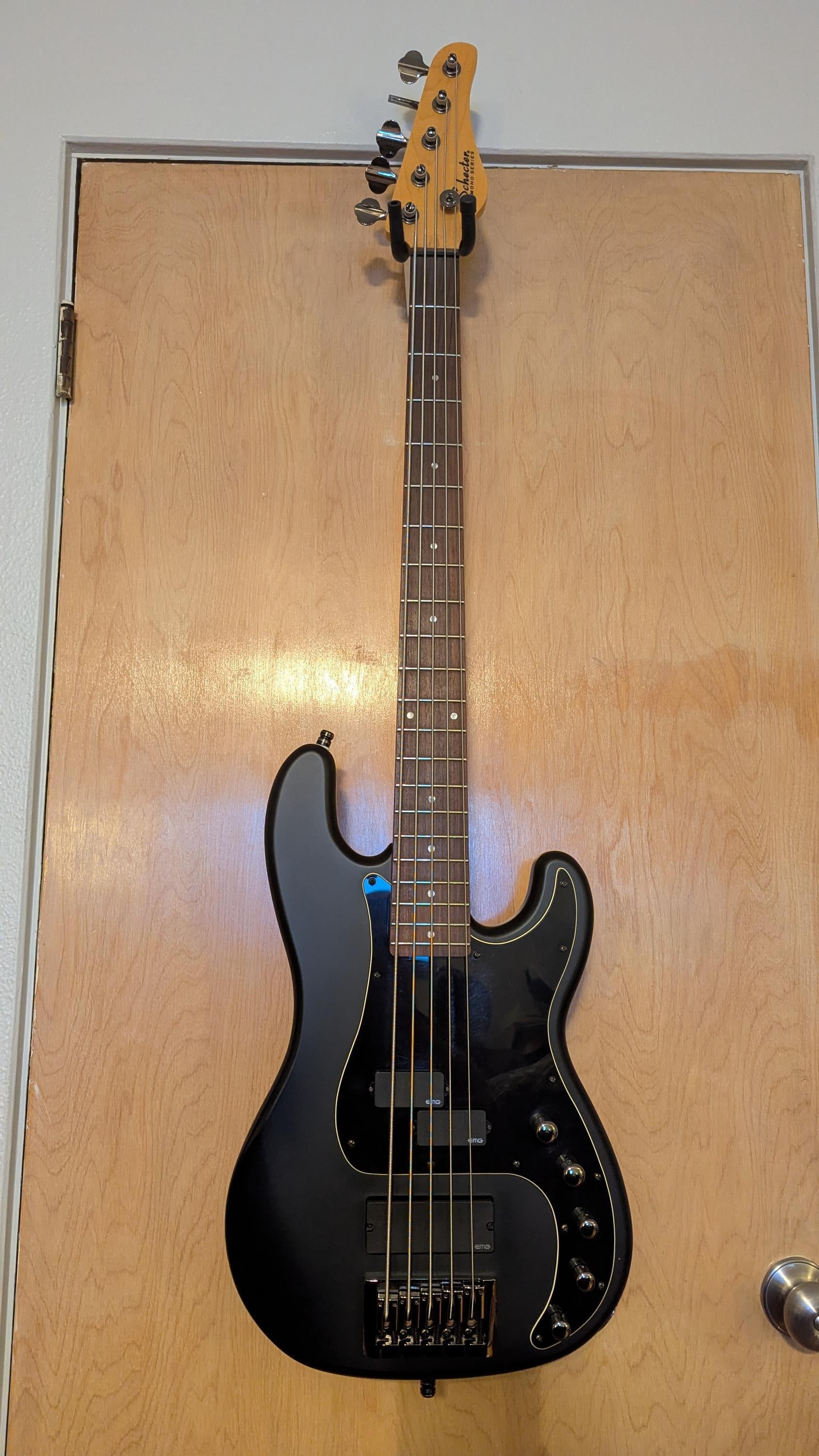 Schecter Diamond Series Damien-5 5String Active Bass EMG-HZ