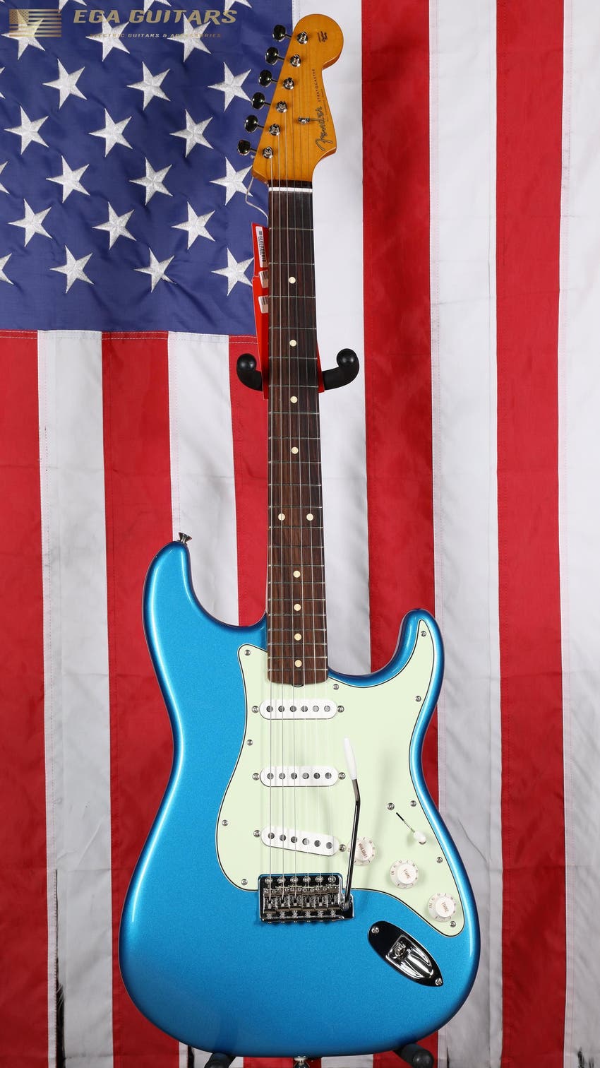 Vintera II '60s Stratocaster - Lake Placid Blue