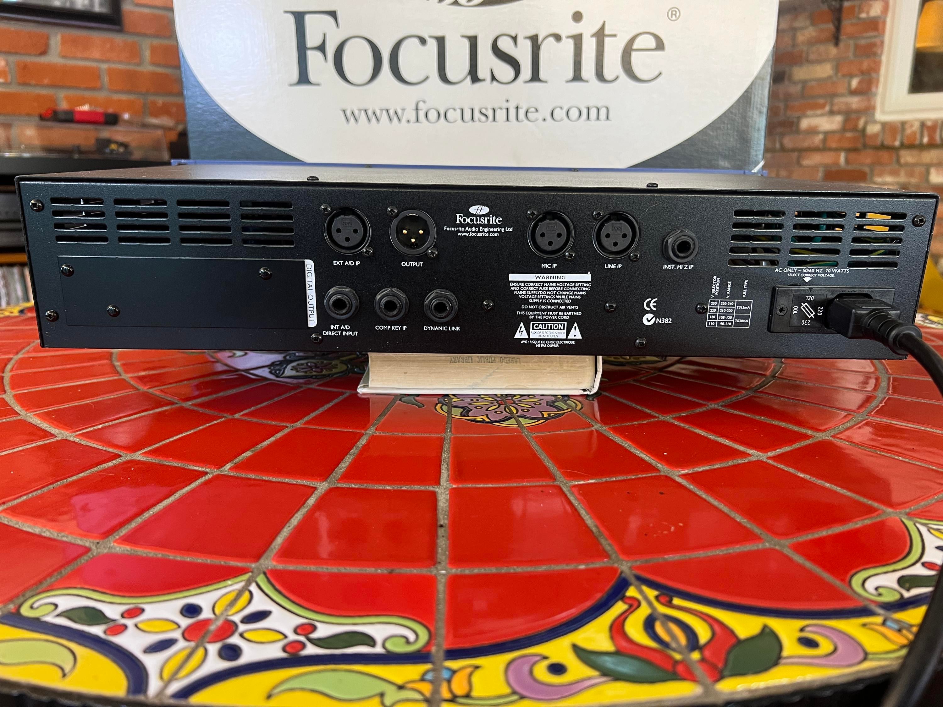 週末セール　focusrite ISA220 チャンネルストリップ 週末セール focusrite ISA220 チャンネルストリップ 週末セール